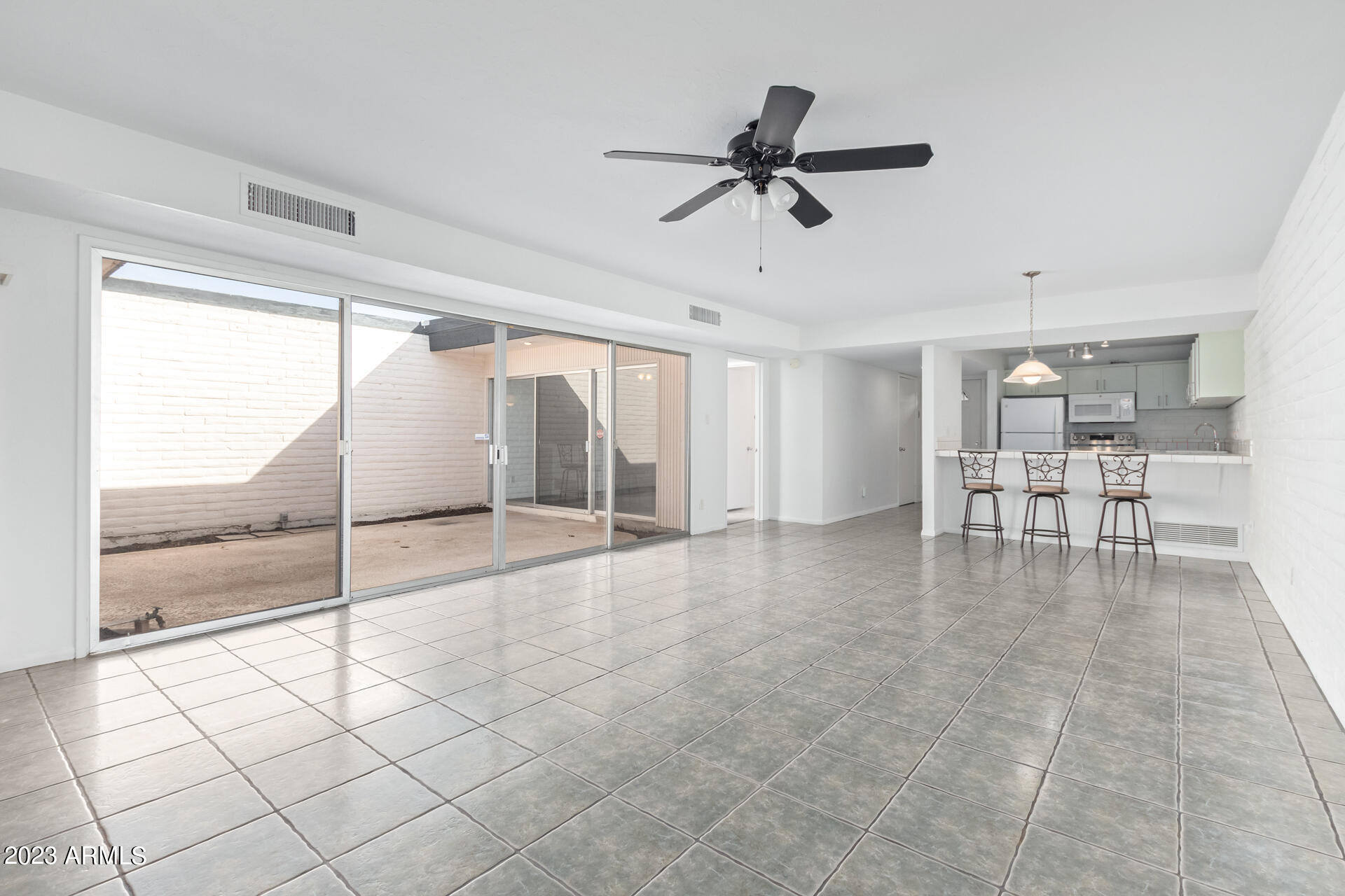 110 W MISSOURI Avenue Unit: 11