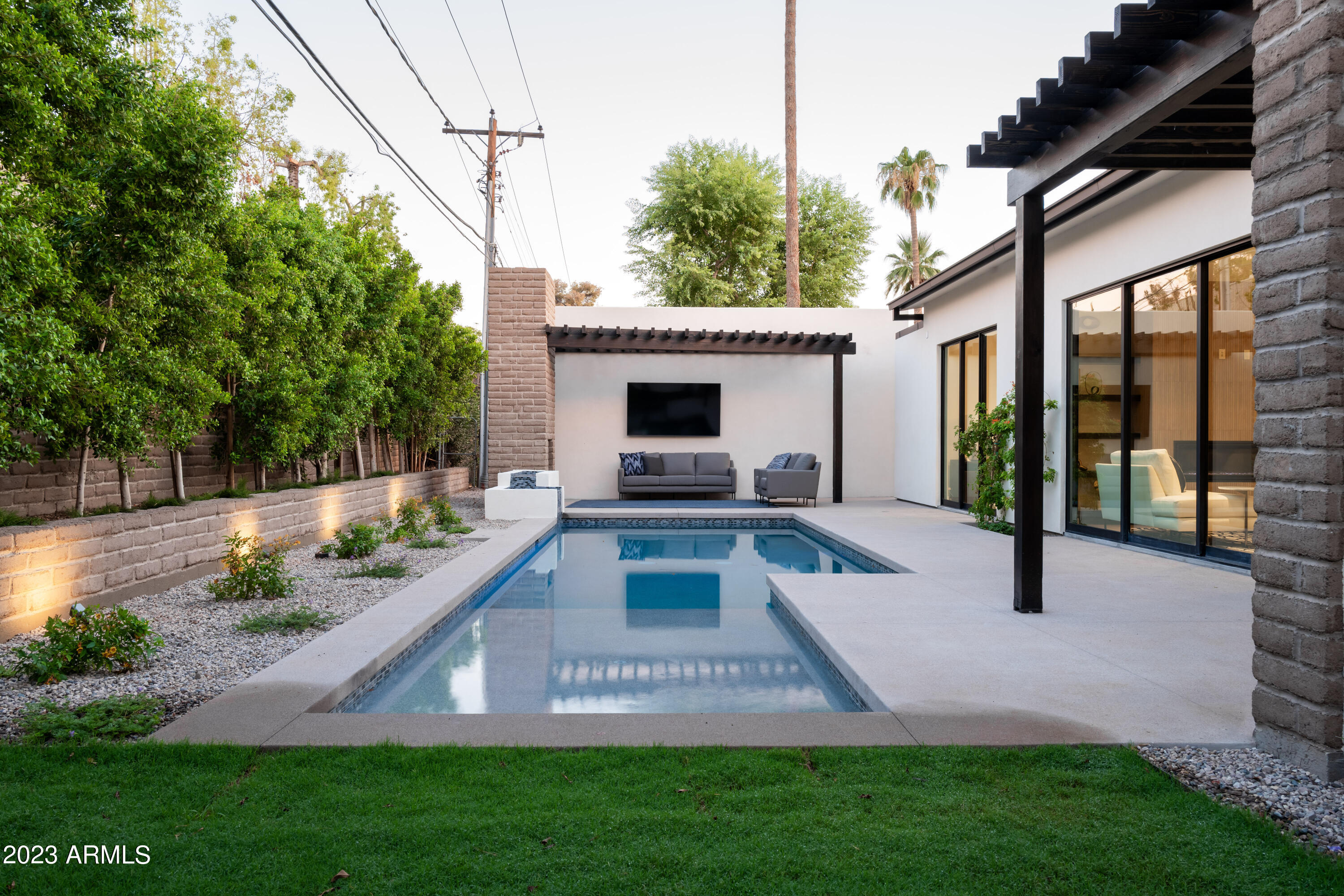 4015 N 40TH Place