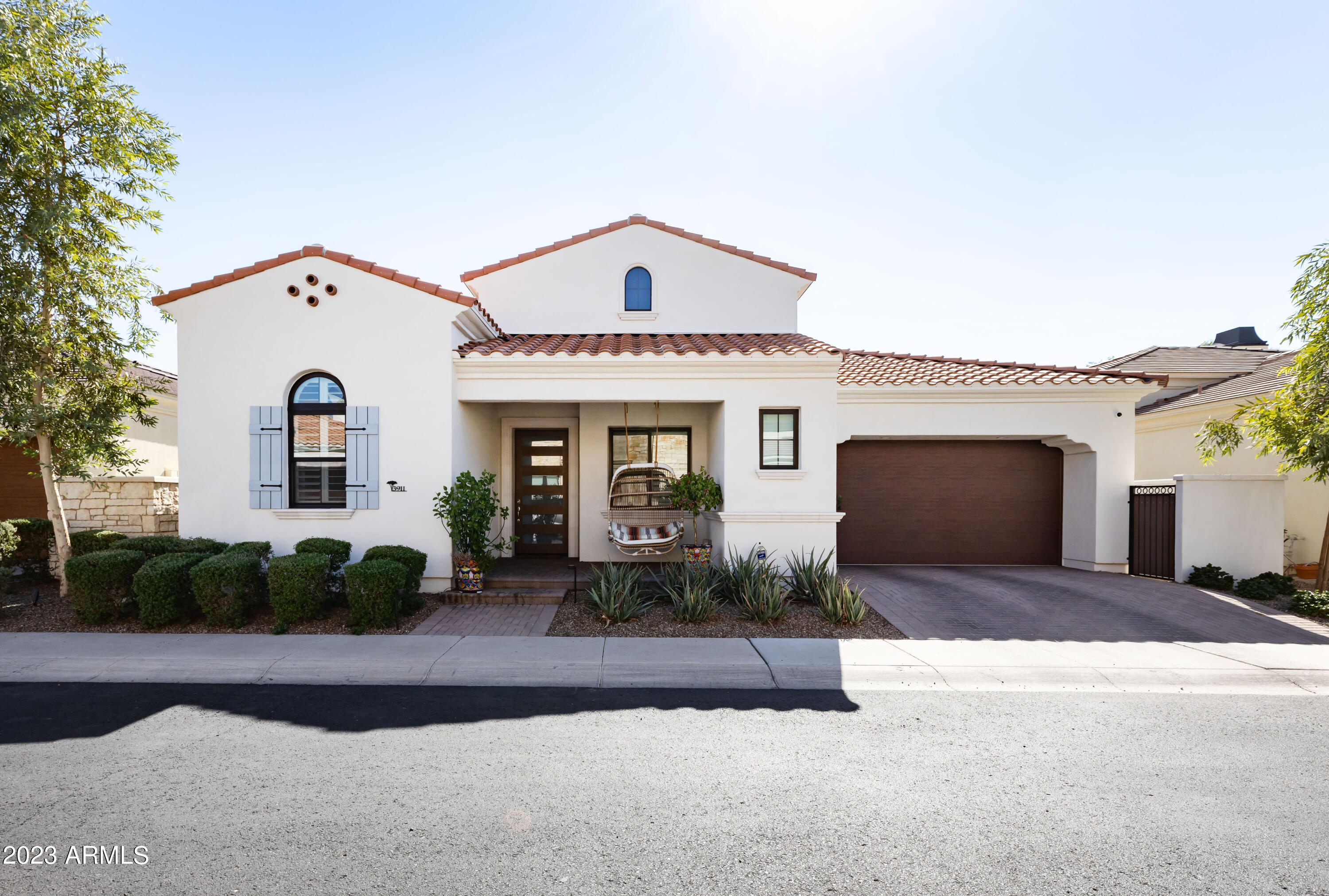 3911 E MITCHELL Drive