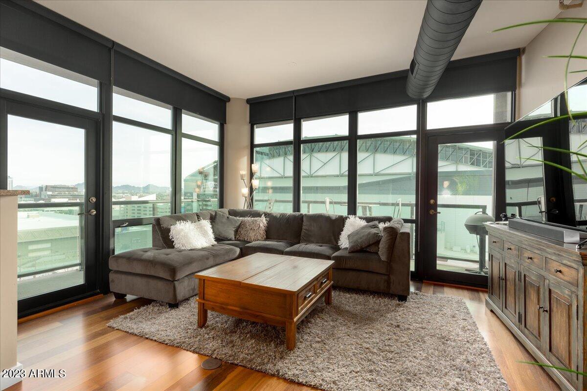310 S 4th Street Unit: 1206