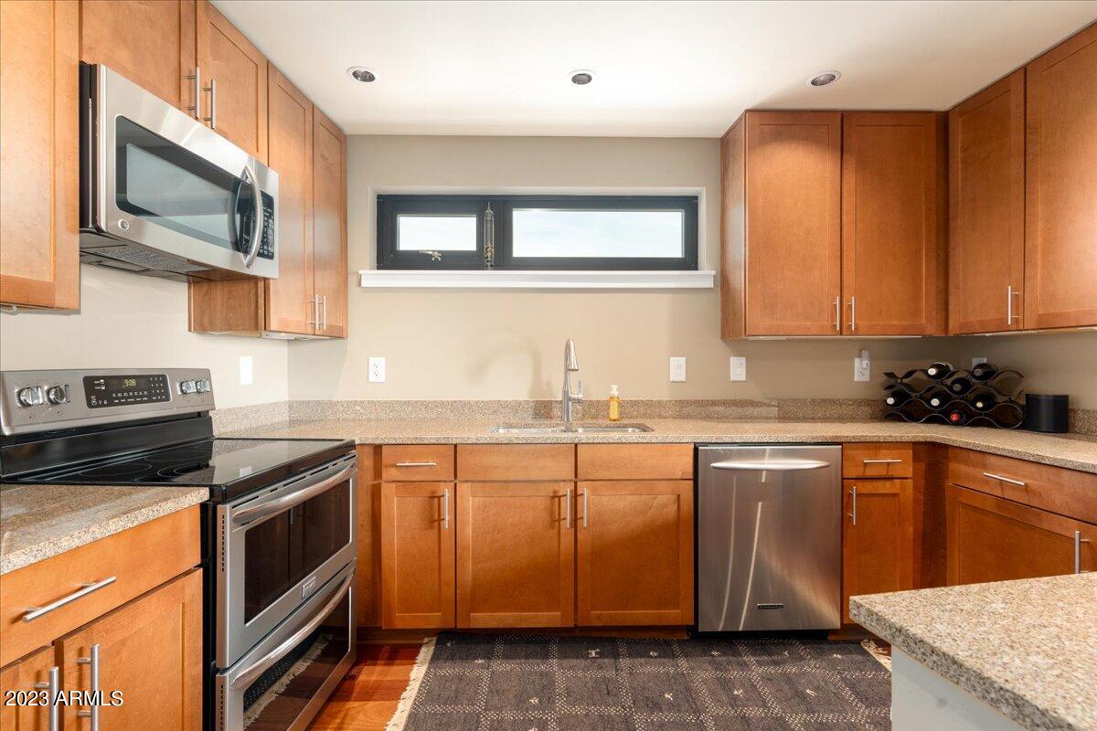 310 S 4th Street Unit: 1206