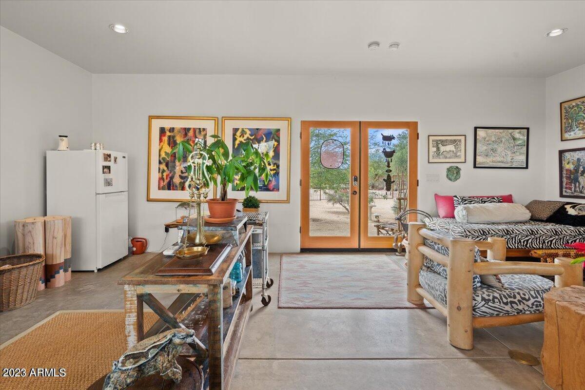 6437 E LONESOME Trail