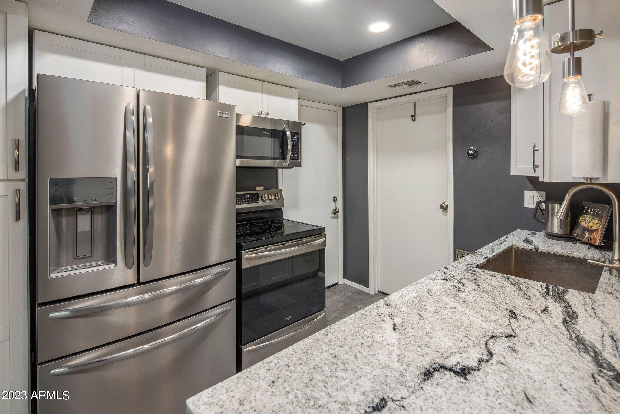 2020 W UNION HILLS Drive Unit: 111