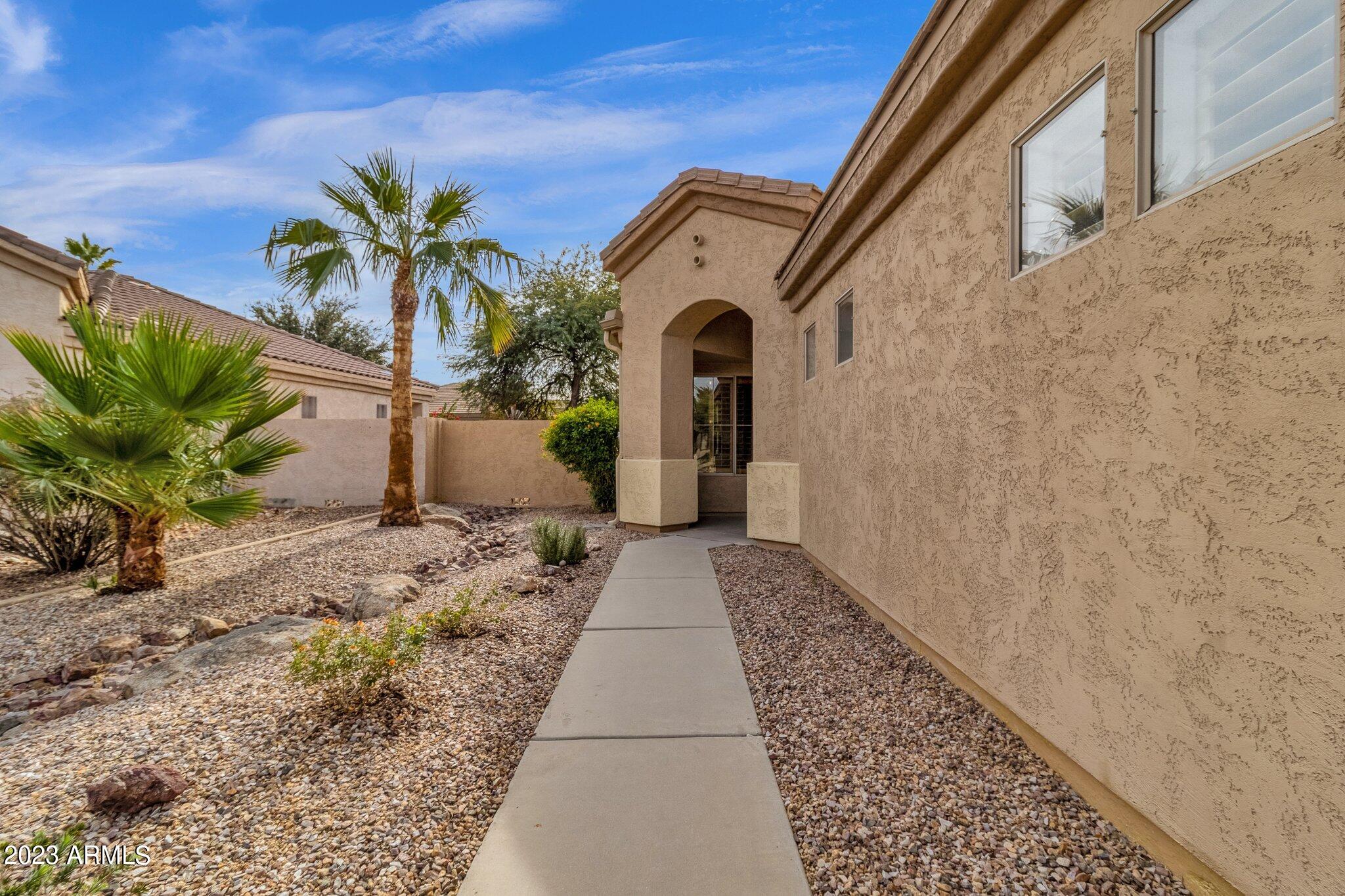 841 W ORIOLE Way