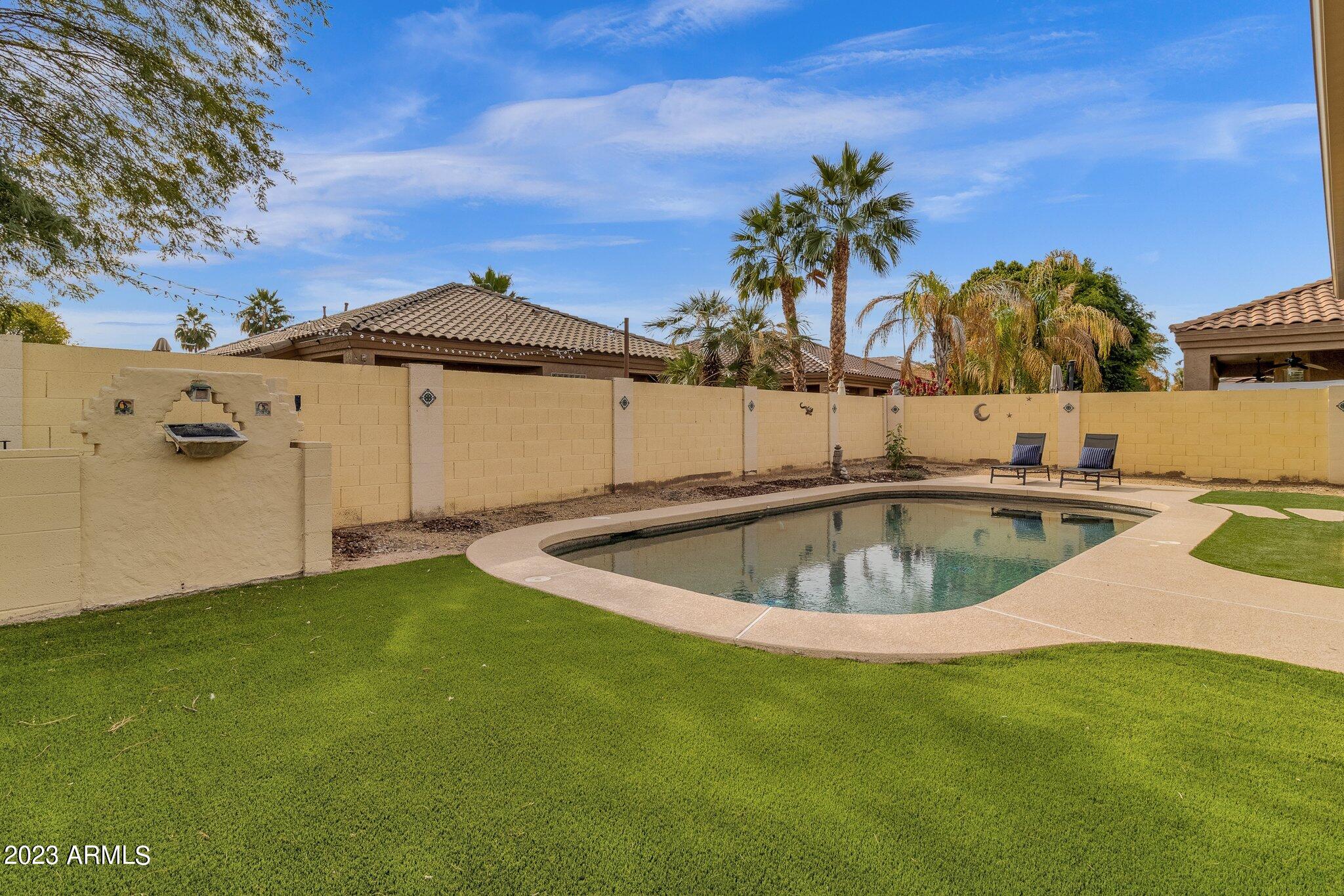 841 W ORIOLE Way