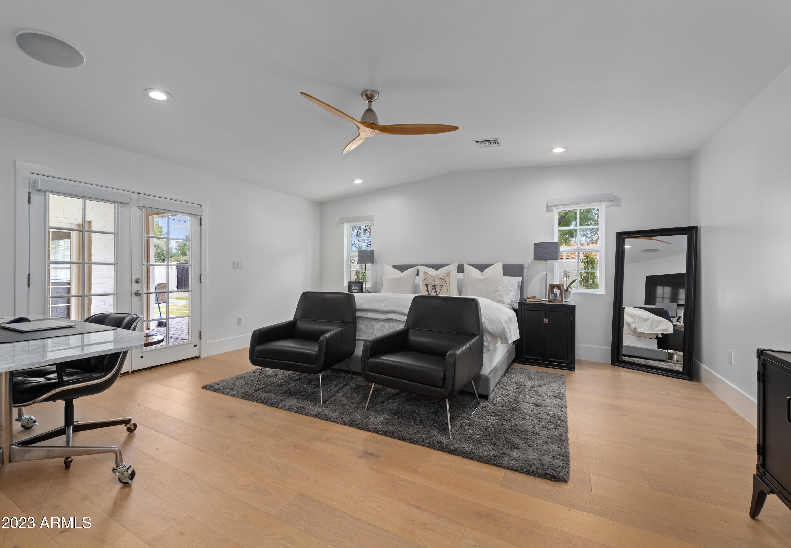 4018 E COOLIDGE Street