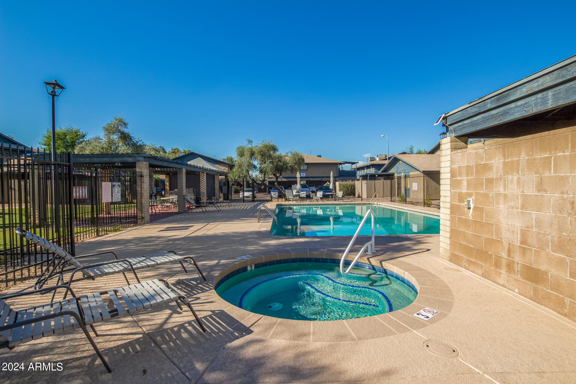 286 W PALOMINO Drive Unit: 19