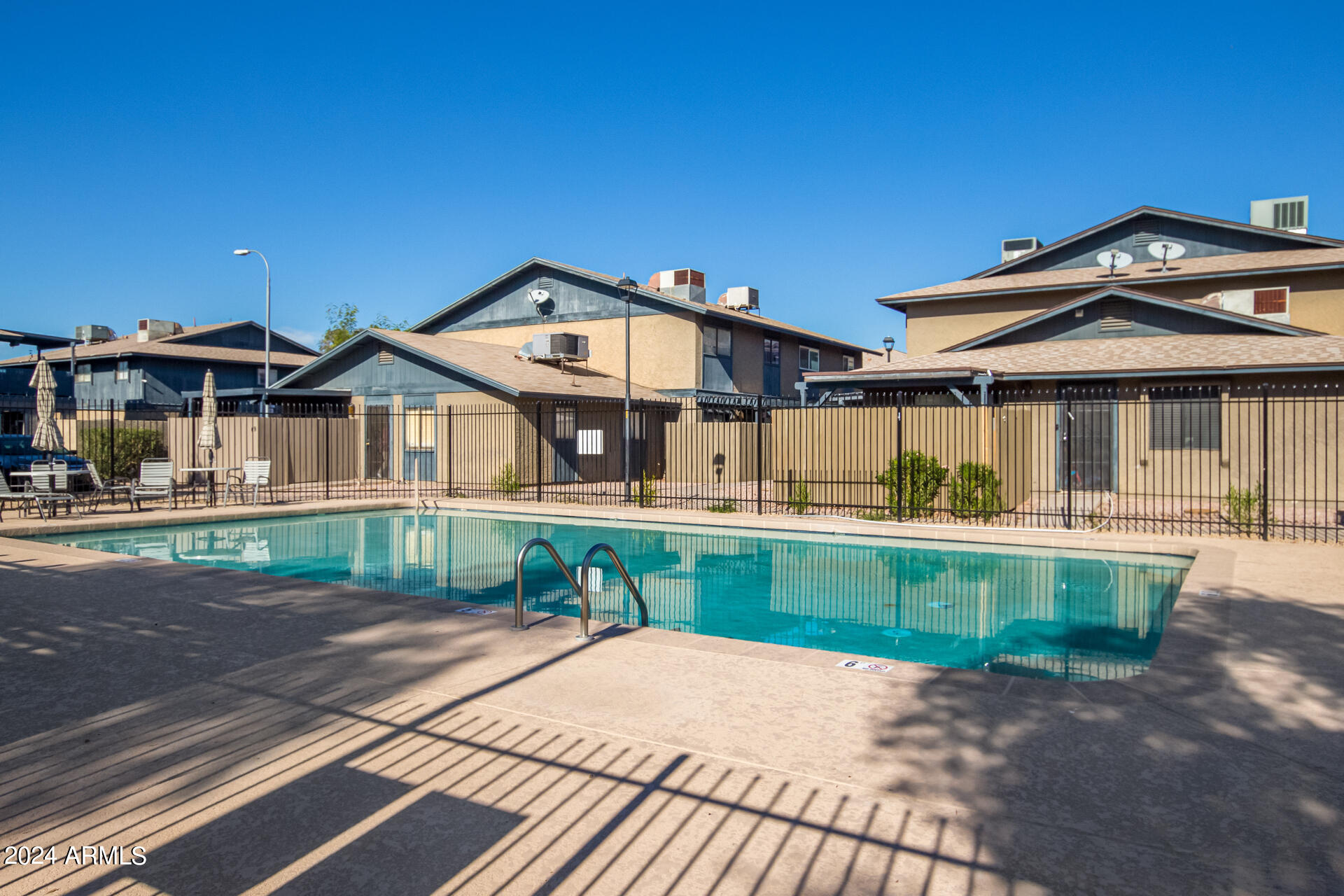 286 W PALOMINO Drive Unit: 19