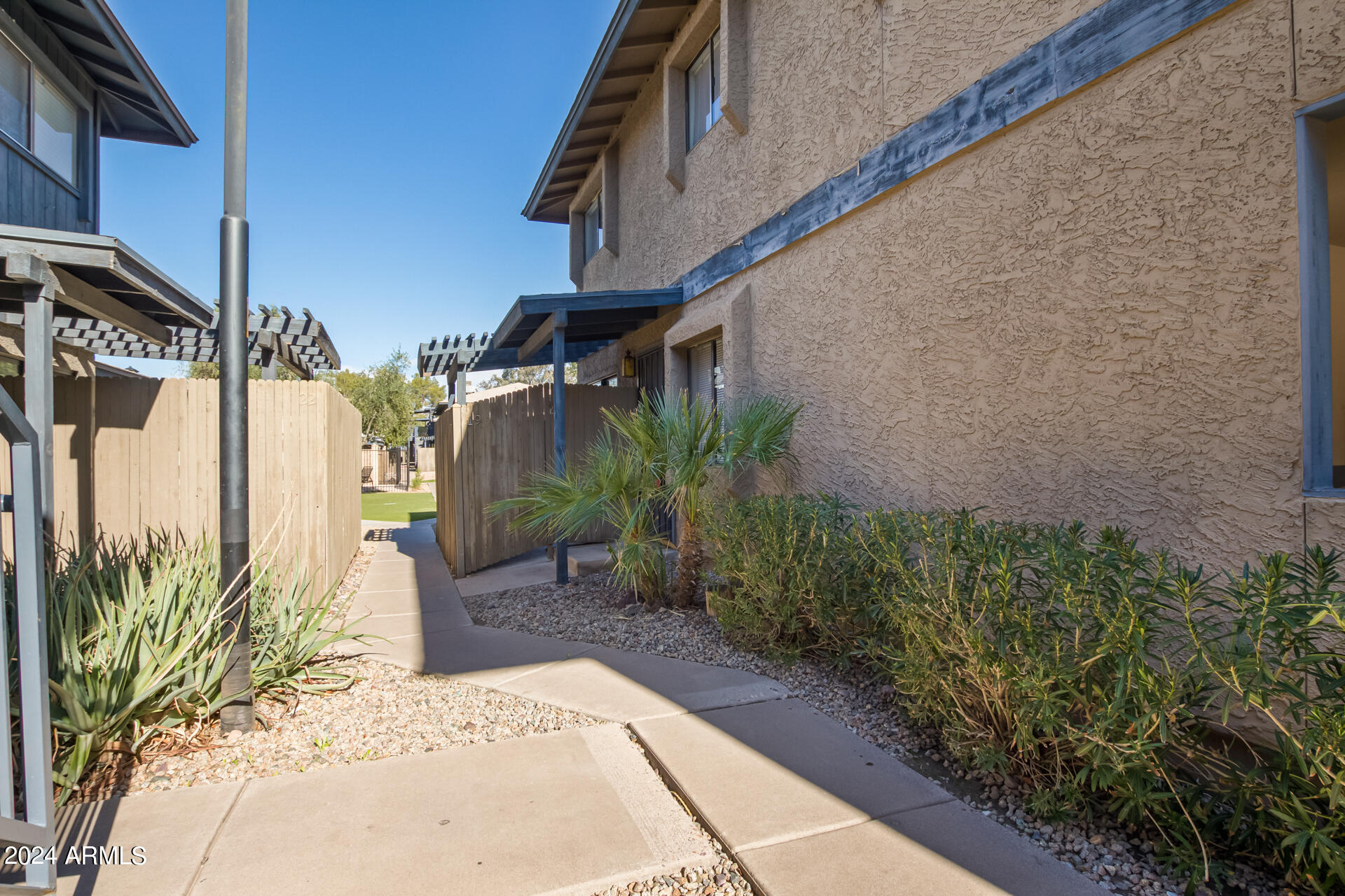 286 W PALOMINO Drive Unit: 19