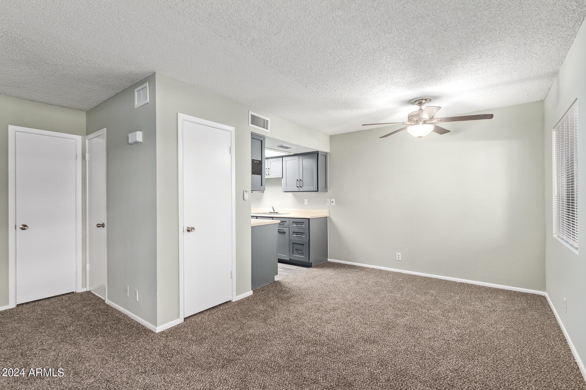 286 W PALOMINO Drive Unit: 19