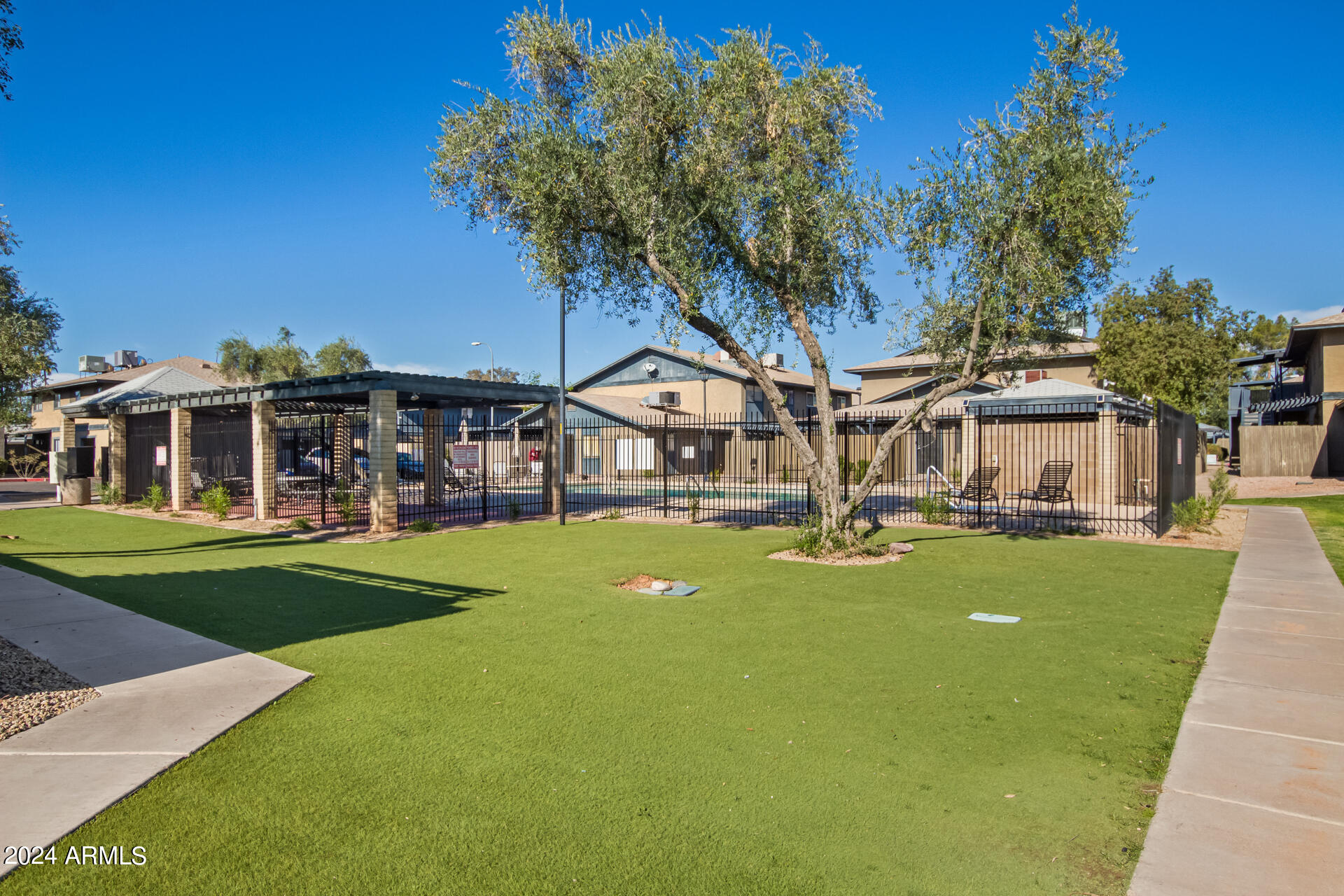 286 W PALOMINO Drive Unit: 19