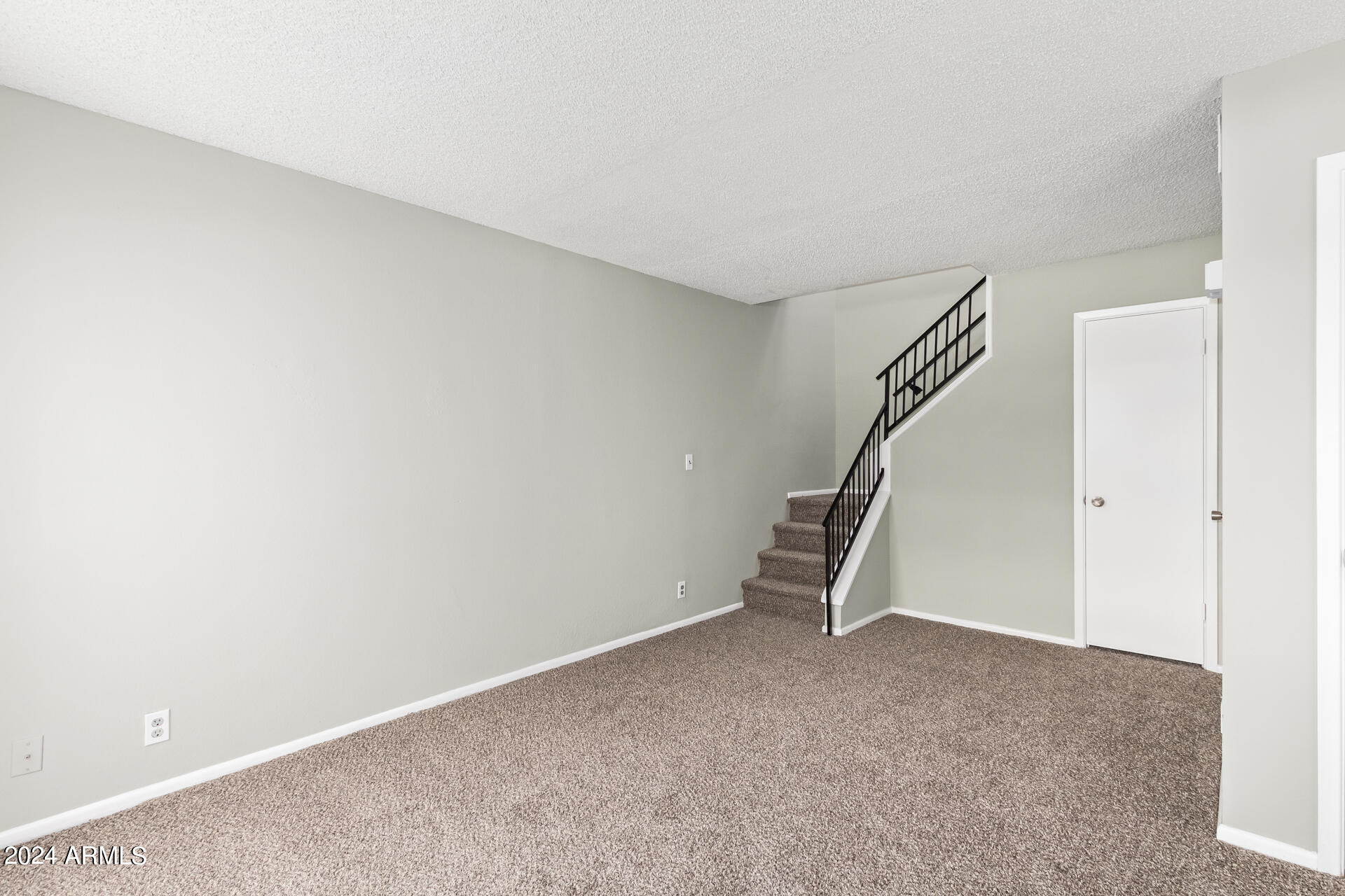 286 W PALOMINO Drive Unit: 19