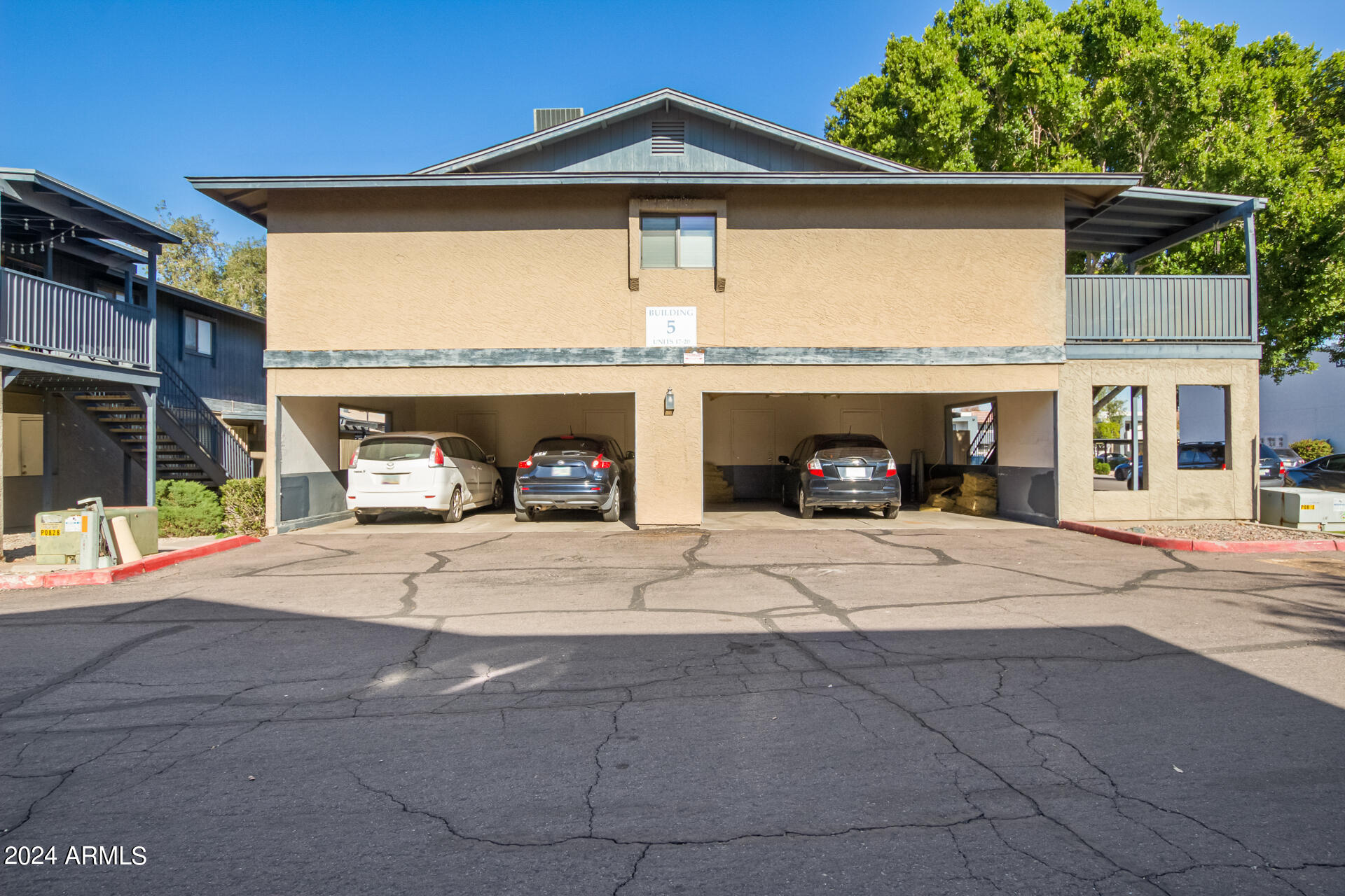 286 W PALOMINO Drive Unit: 19