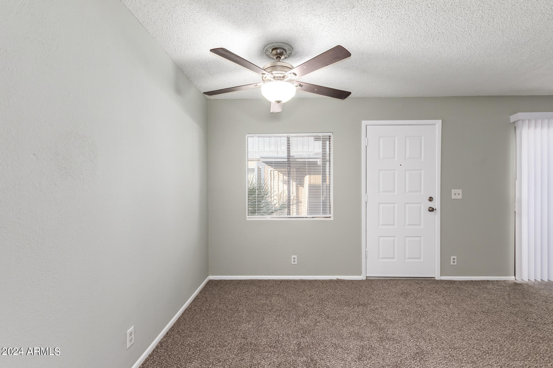 286 W PALOMINO Drive Unit: 19