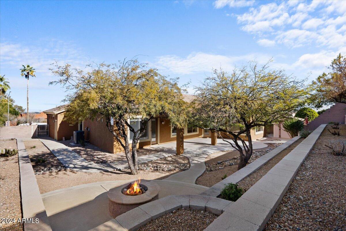 2603 E ACOMA Drive