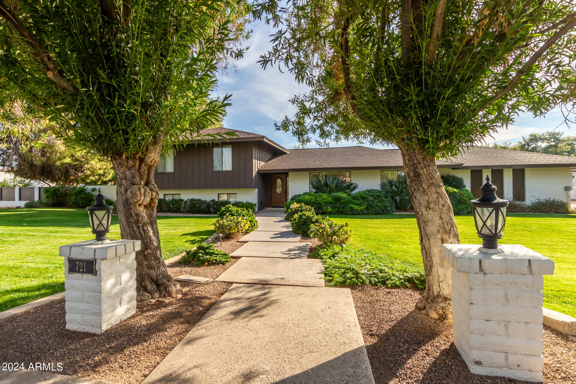 721 E BARBARITA Avenue