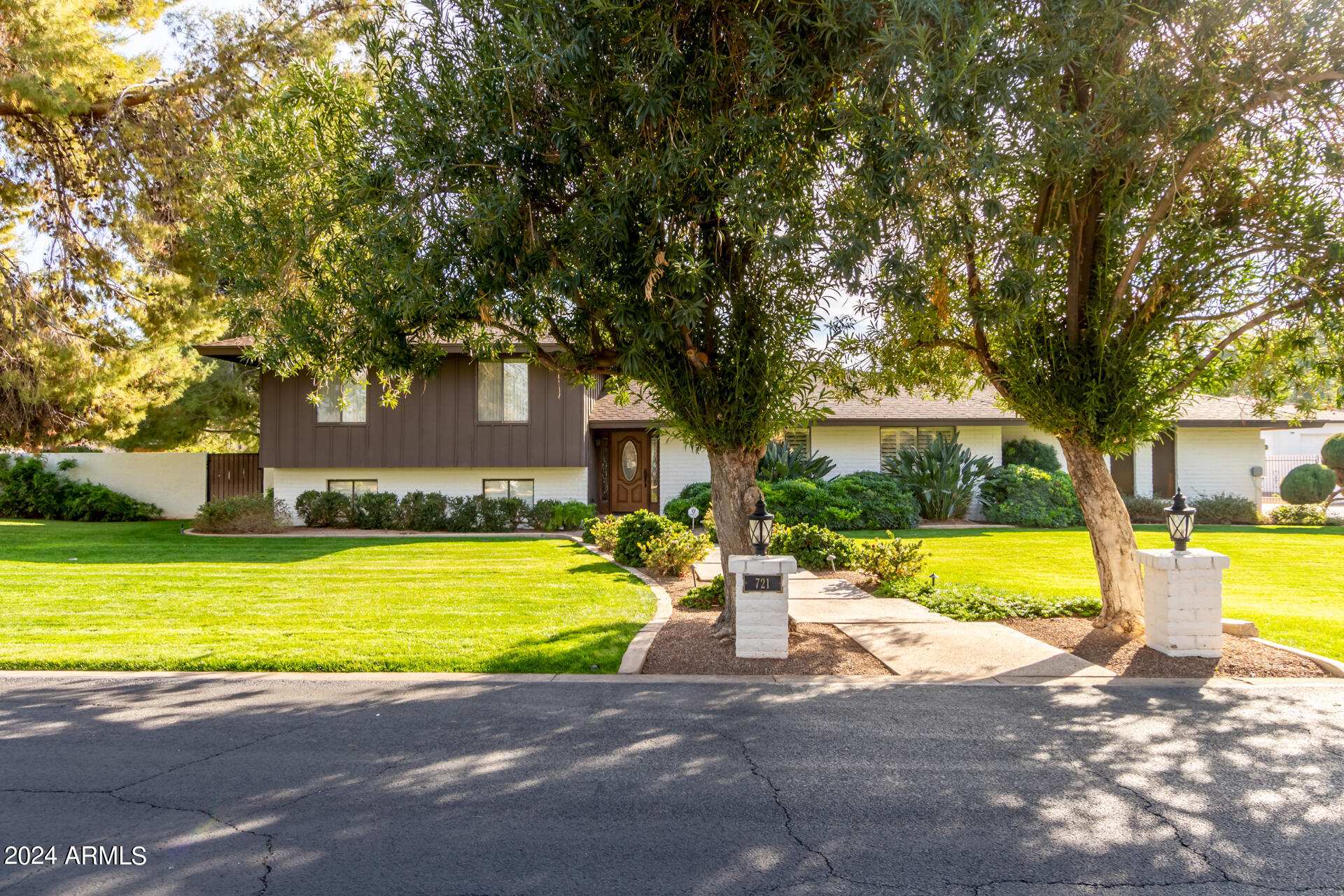 721 E BARBARITA Avenue