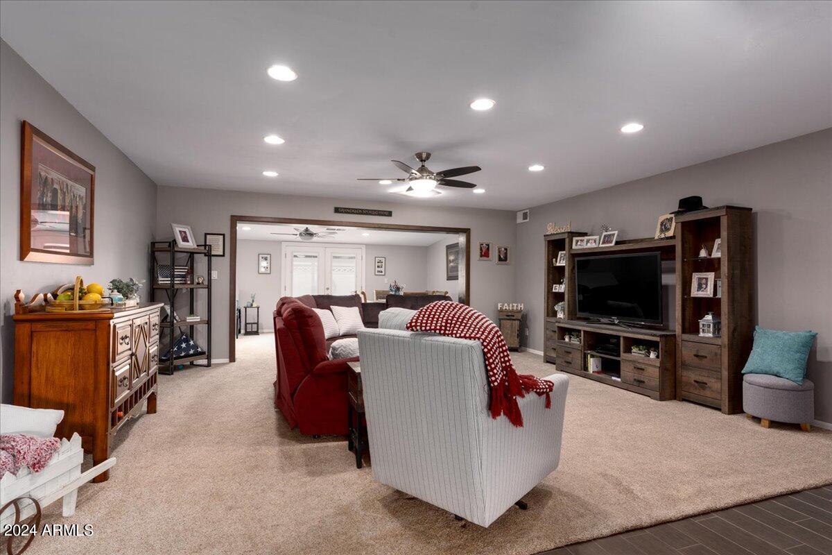 7643 E RANCHO VISTA Drive