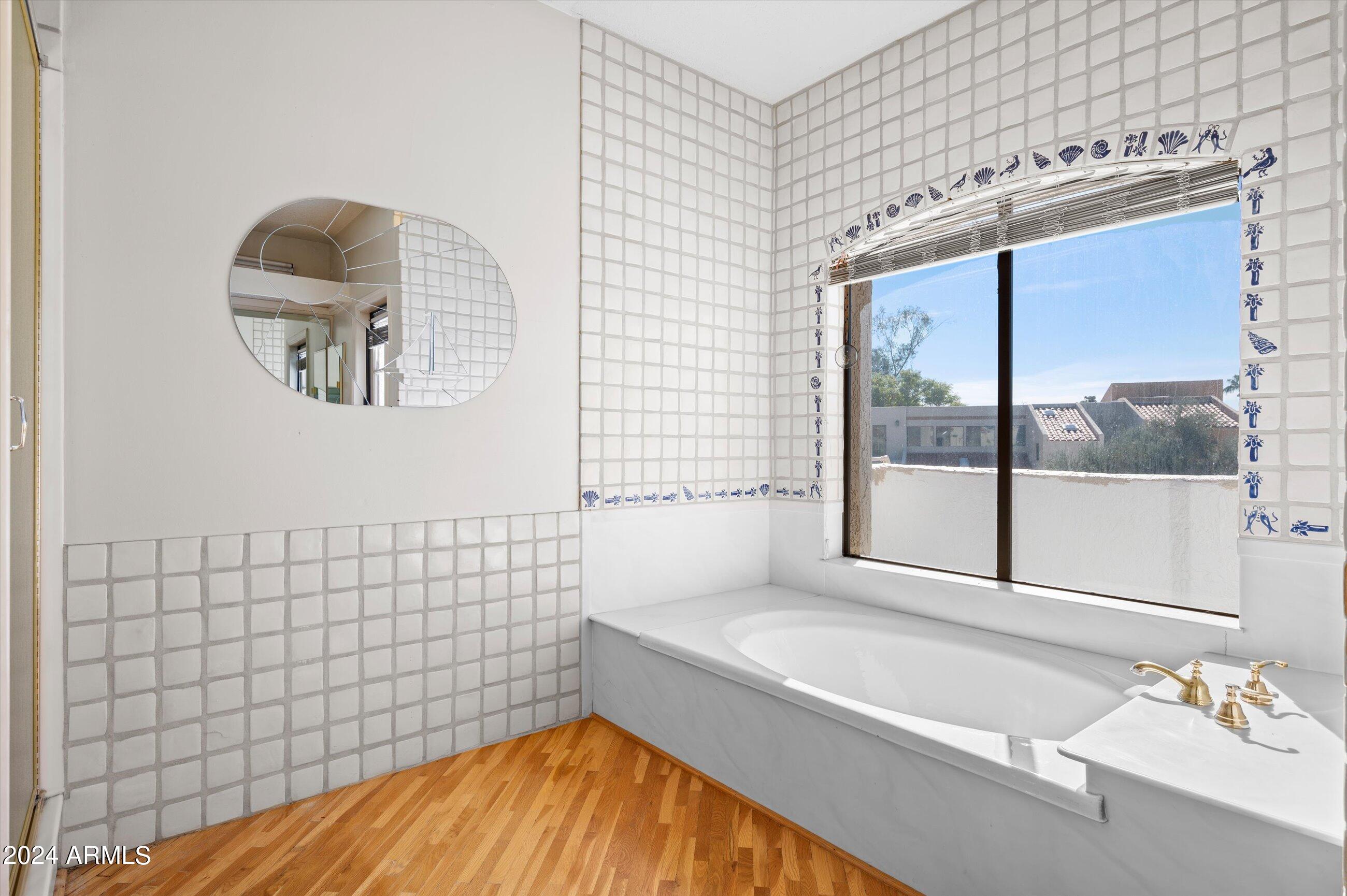2626 E ARIZONA BILTMORE Circle Unit: 16