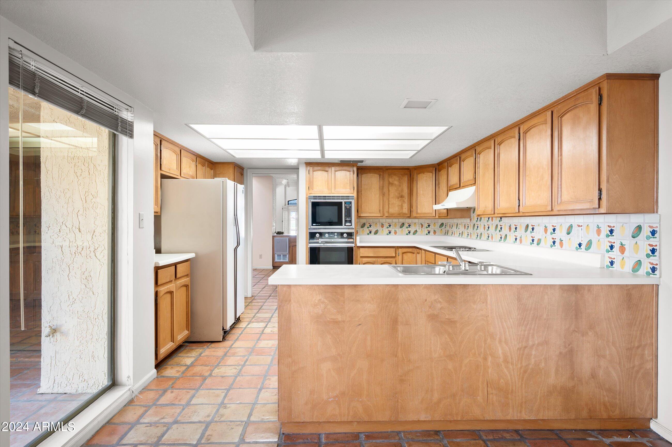 2626 E ARIZONA BILTMORE Circle Unit: 16