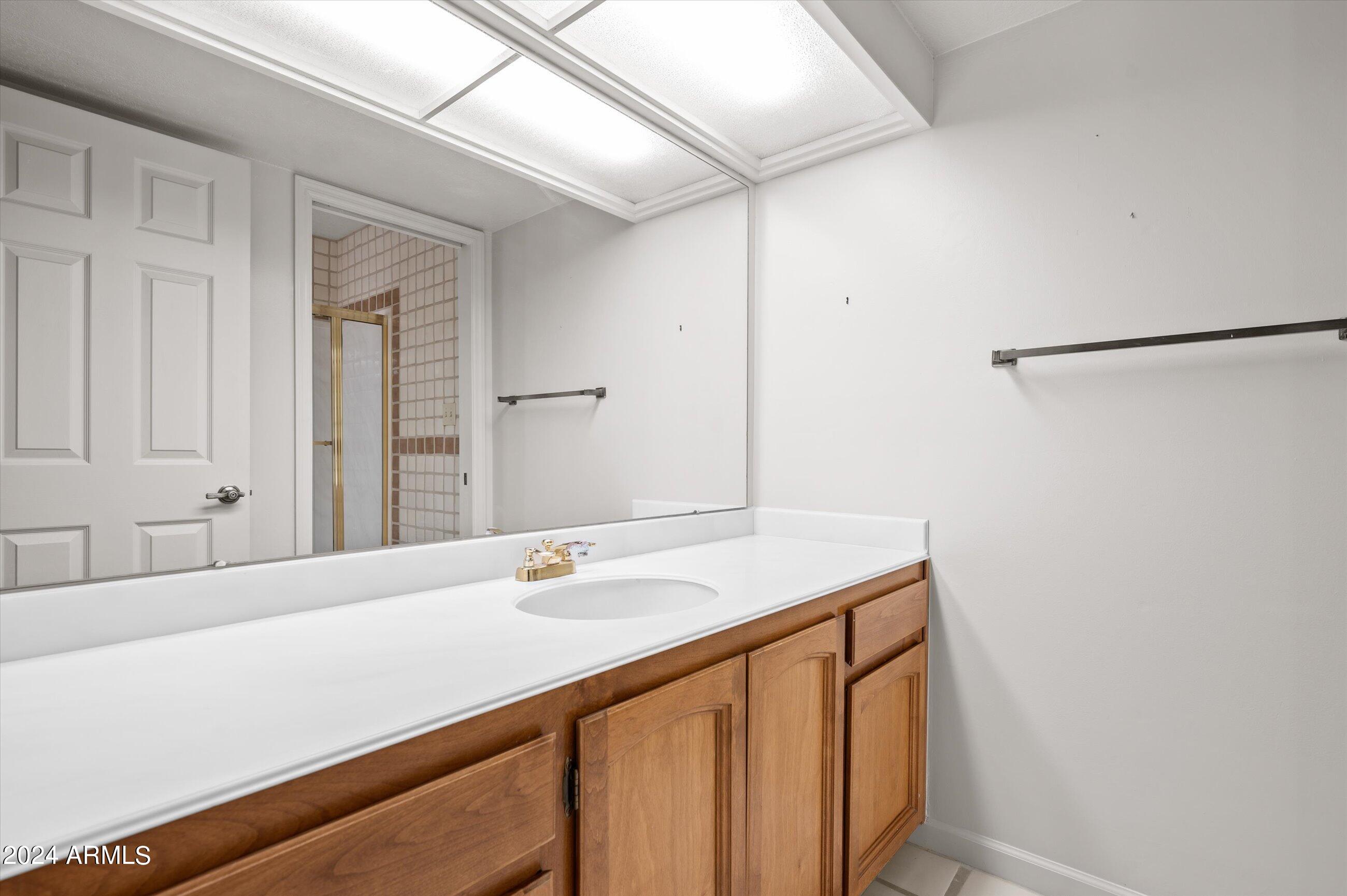 2626 E ARIZONA BILTMORE Circle Unit: 16