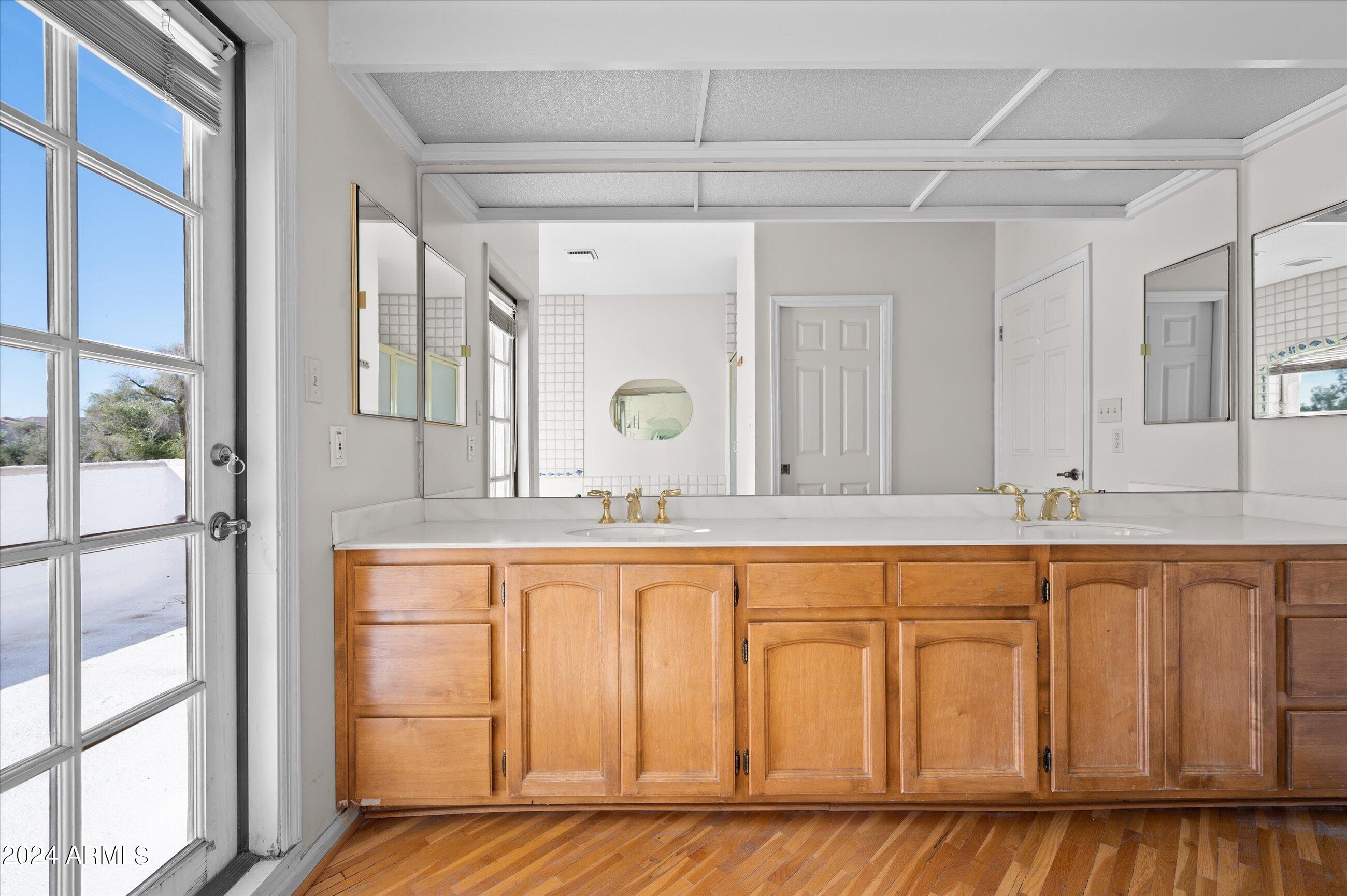 2626 E ARIZONA BILTMORE Circle Unit: 16