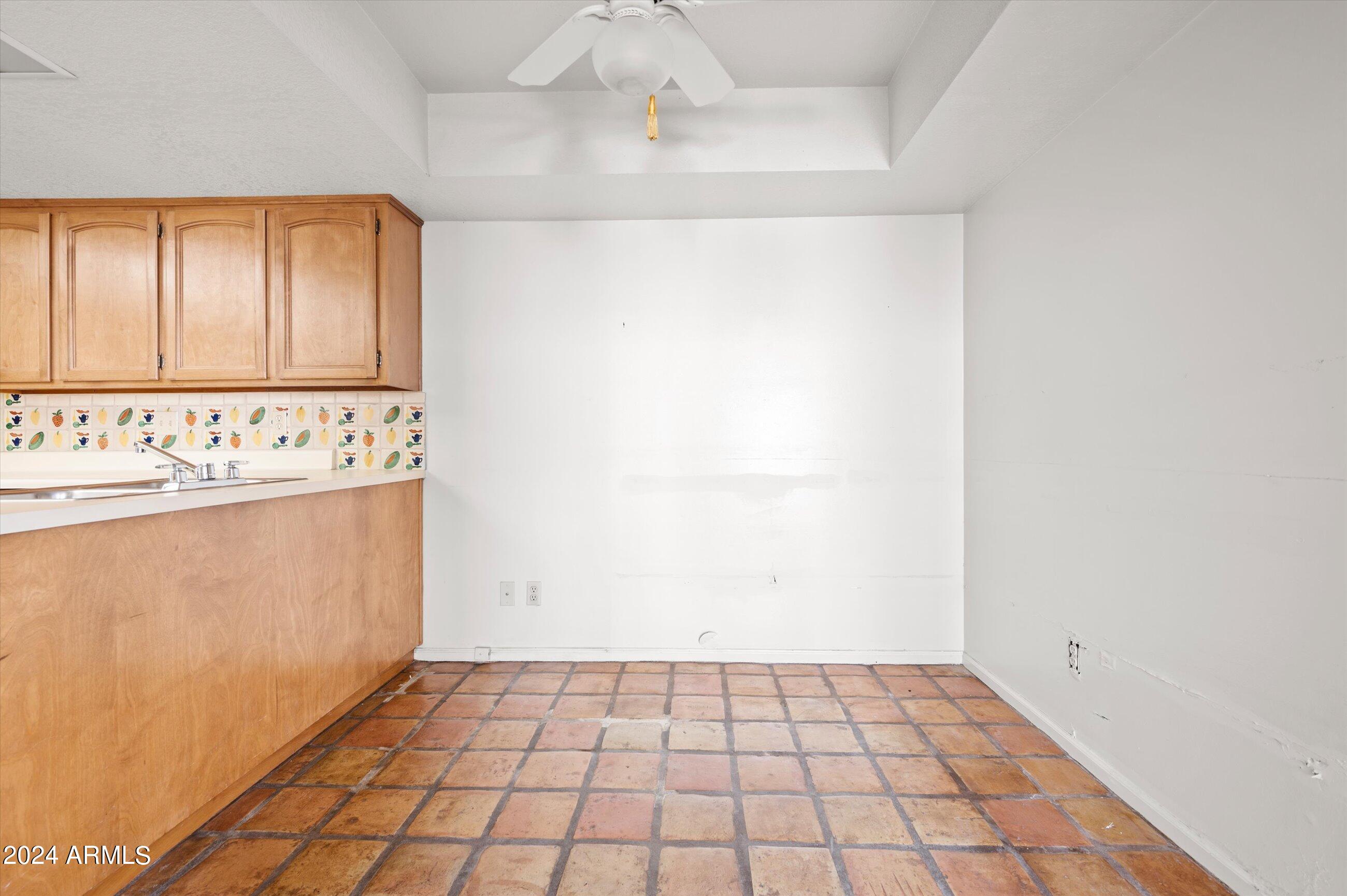 2626 E ARIZONA BILTMORE Circle Unit: 16