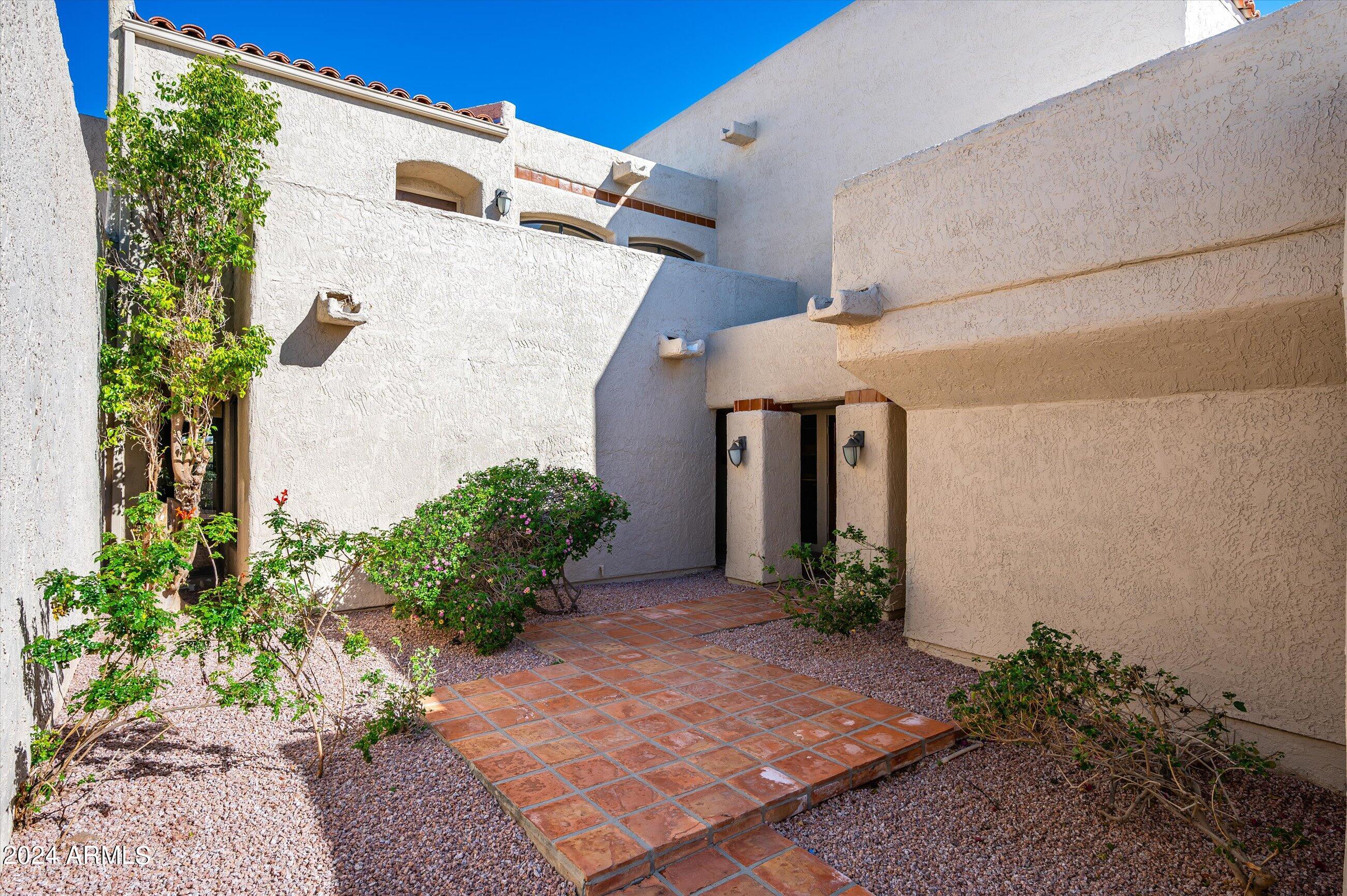 2626 E ARIZONA BILTMORE Circle Unit: 16