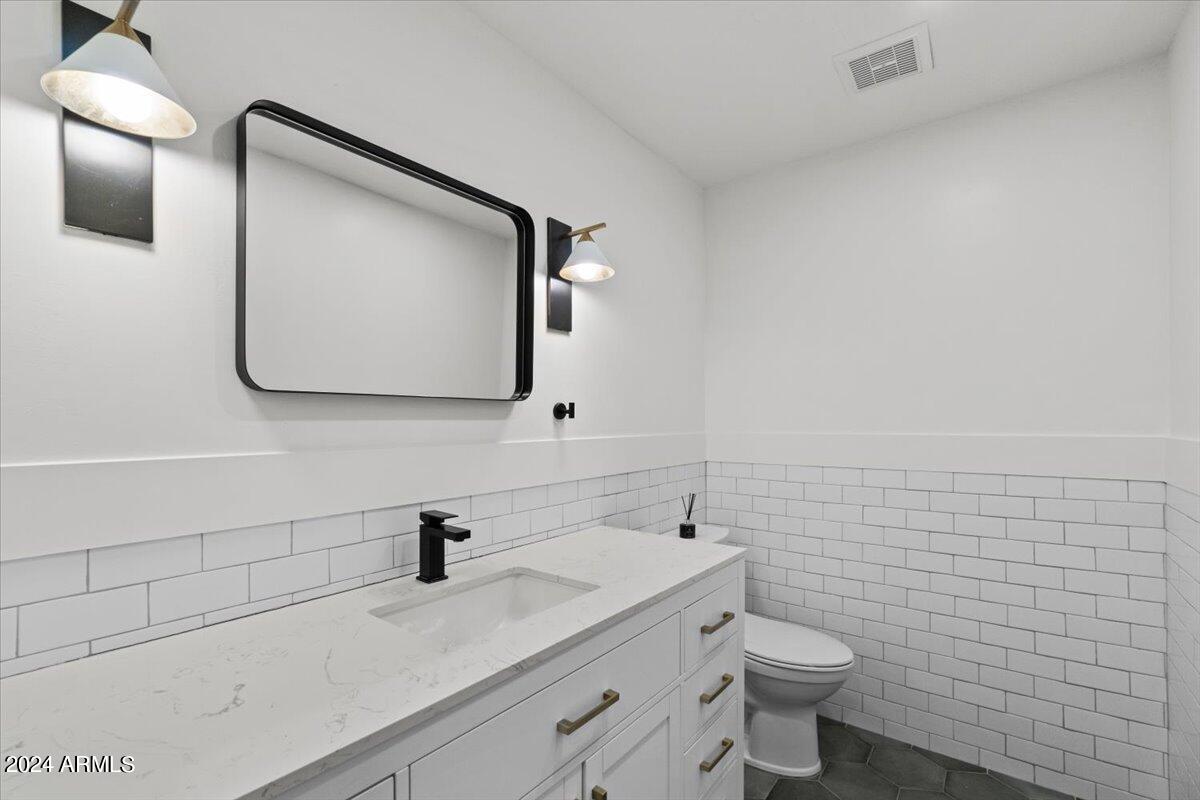 1409 W PORT AU PRINCE Lane