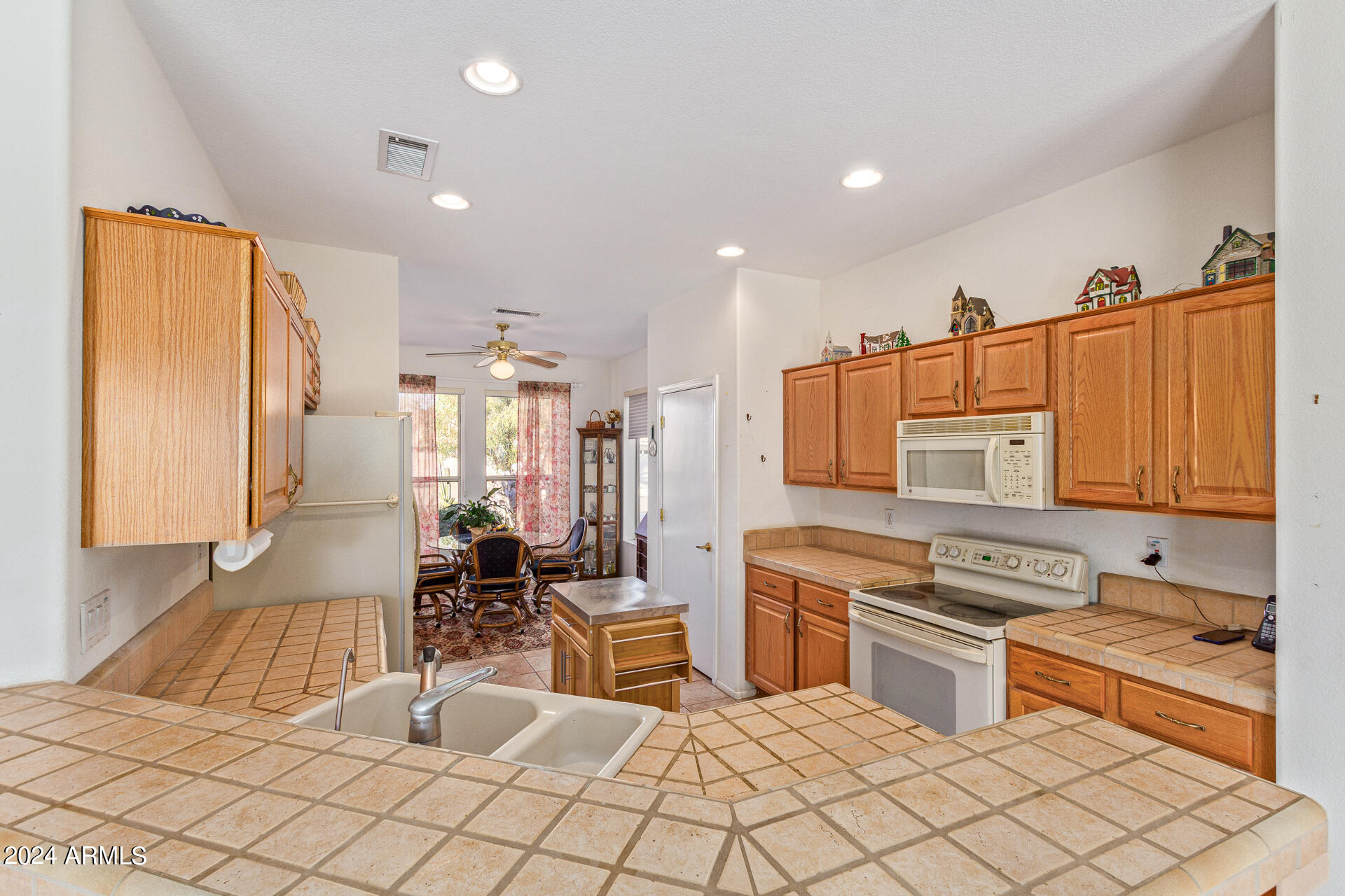 15743 W GOLDENROD Drive