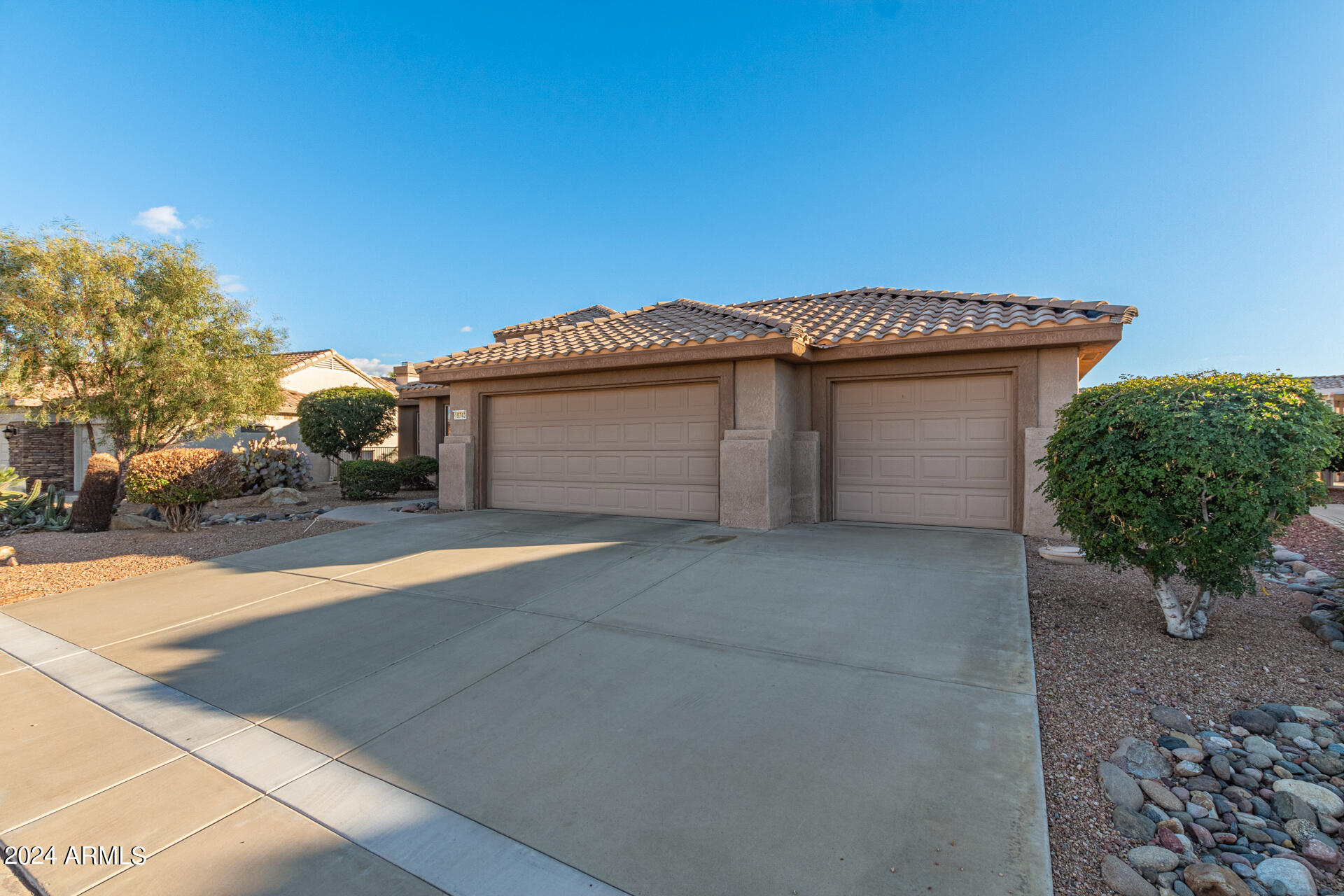 15743 W GOLDENROD Drive