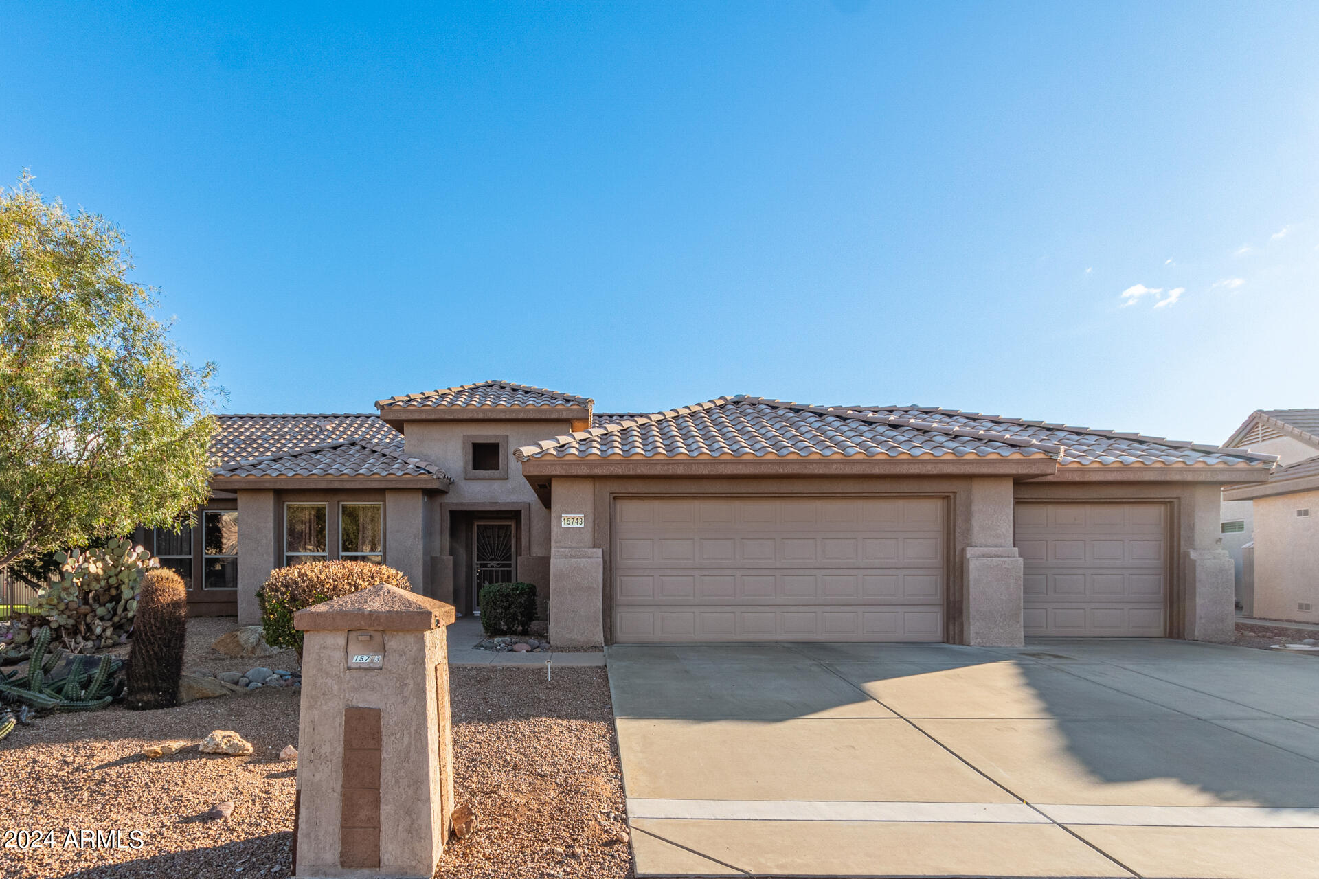 15743 W GOLDENROD Drive