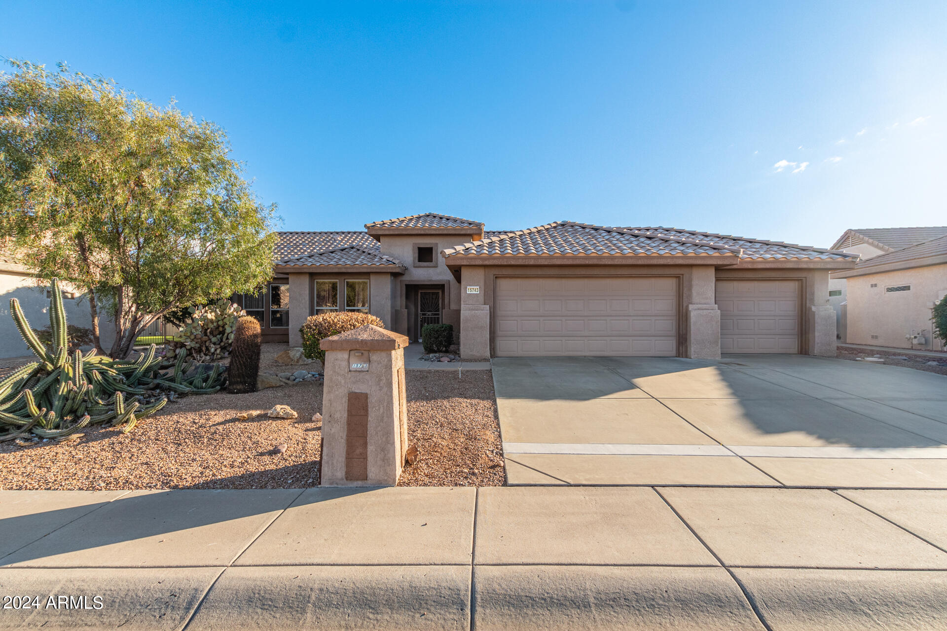15743 W GOLDENROD Drive