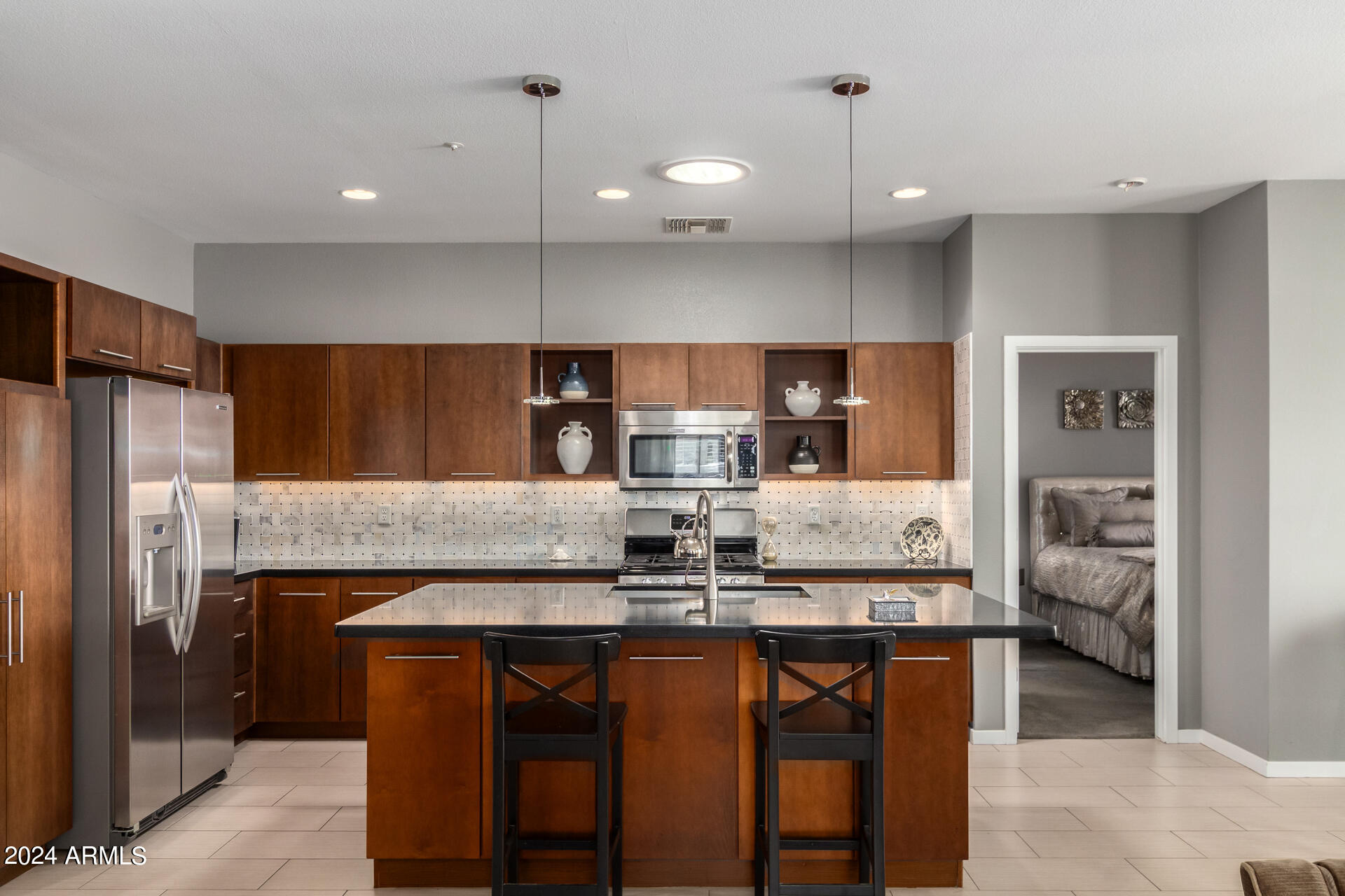 3558 E RAVENSWOOD Drive