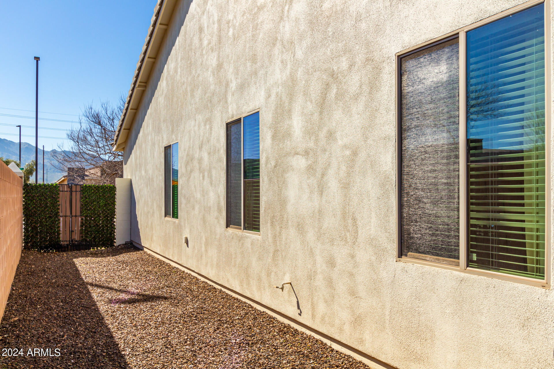 3558 E RAVENSWOOD Drive
