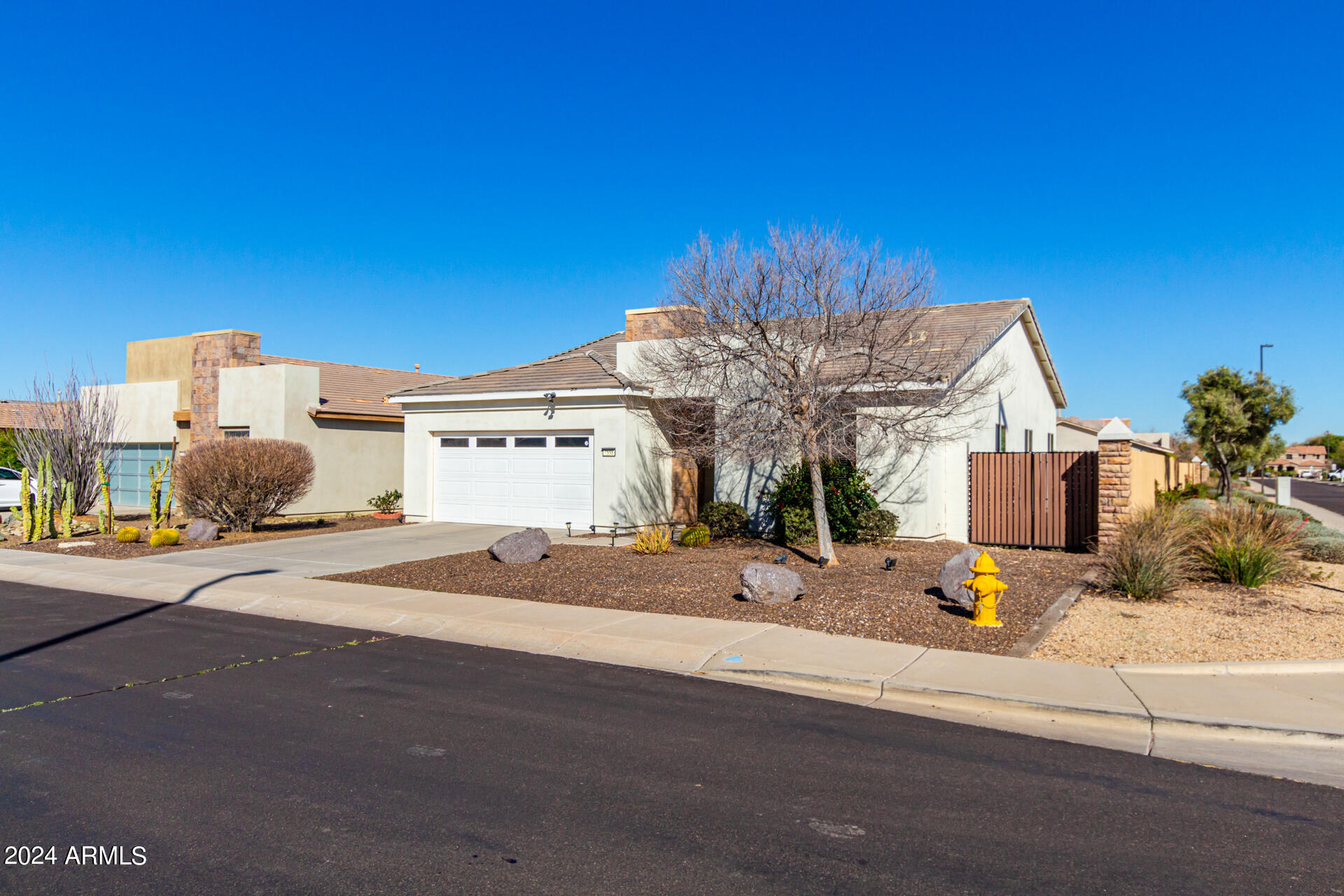 3558 E RAVENSWOOD Drive