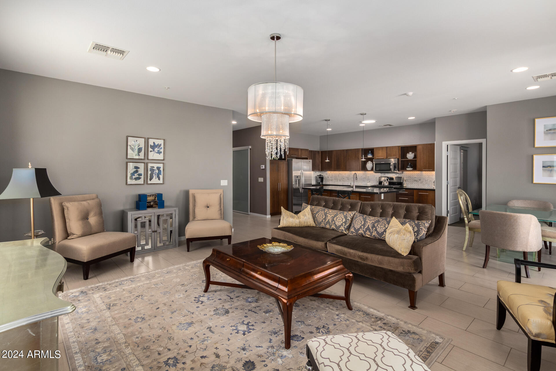 3558 E RAVENSWOOD Drive