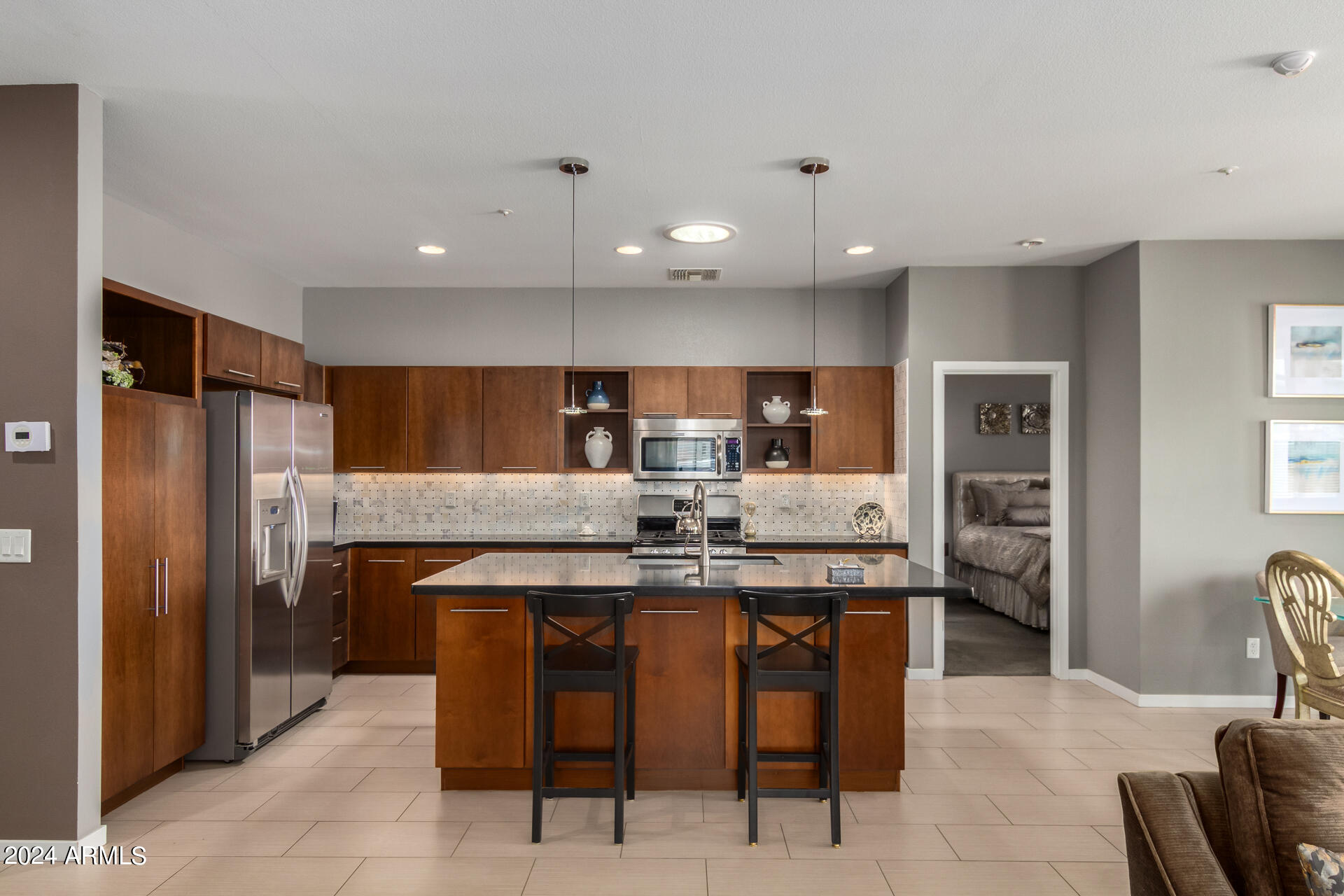 3558 E RAVENSWOOD Drive