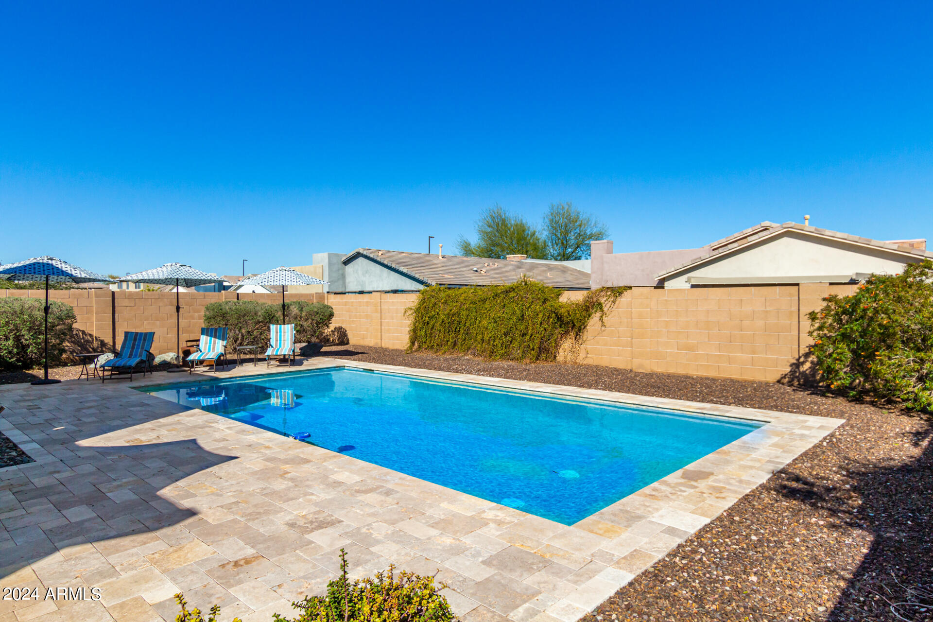 3558 E RAVENSWOOD Drive
