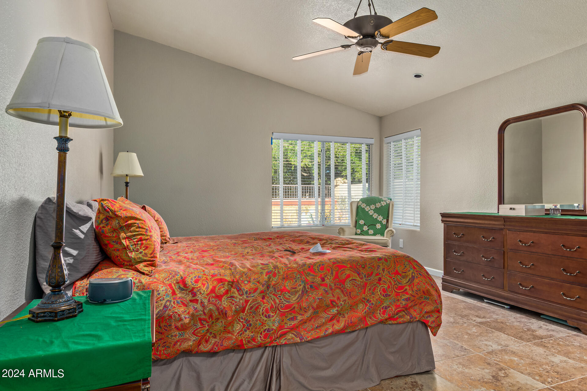 1780 E LINDA Lane