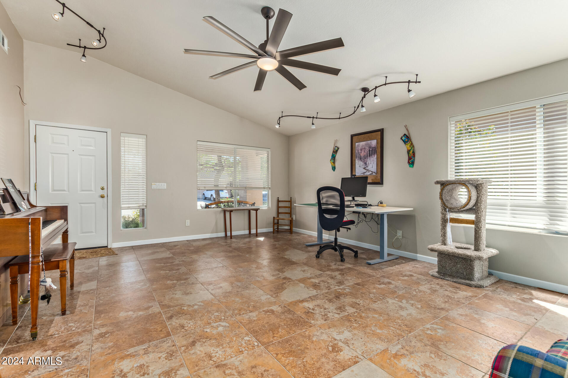 1780 E LINDA Lane