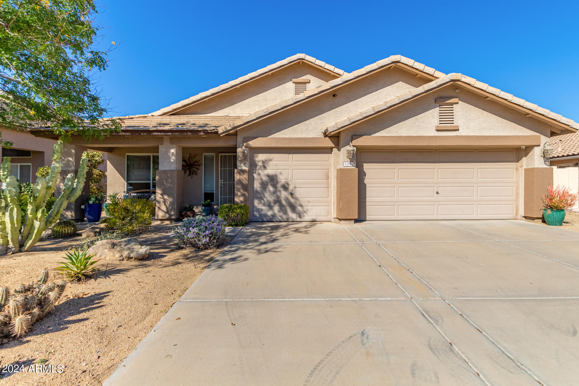 1780 E LINDA Lane