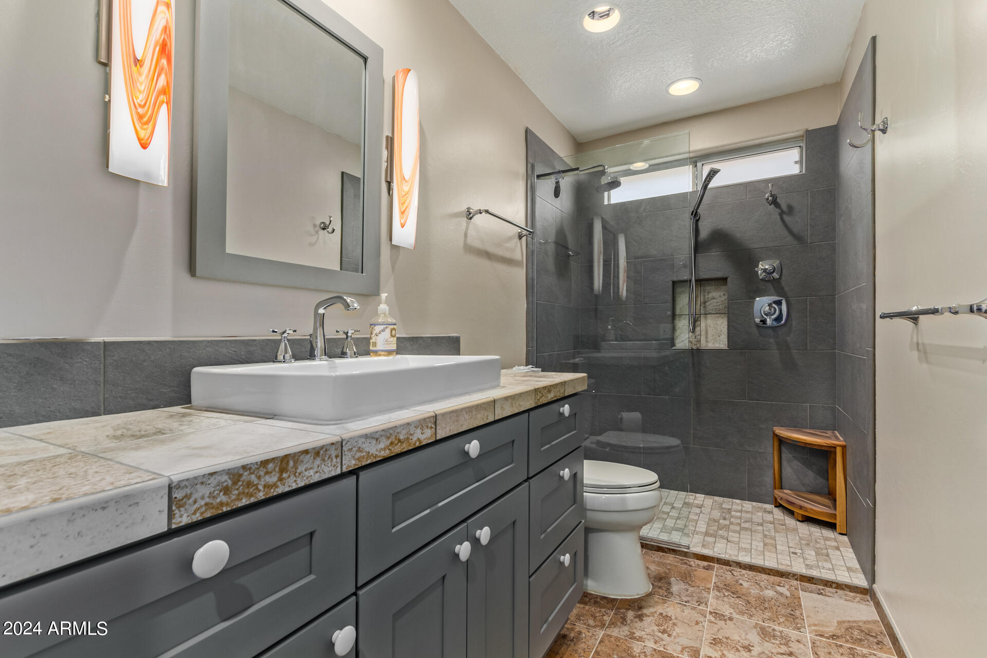 1780 E LINDA Lane