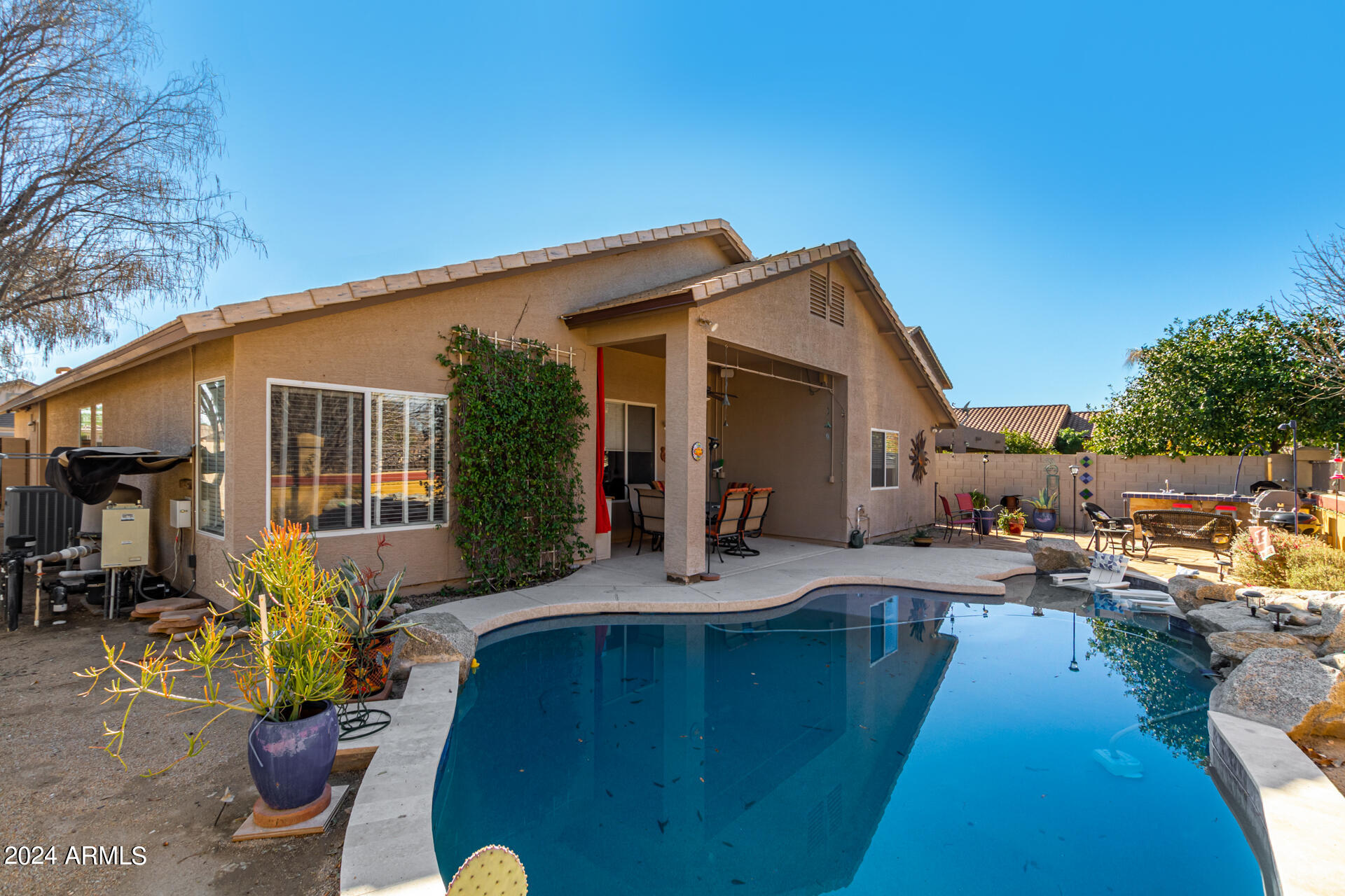 1780 E LINDA Lane