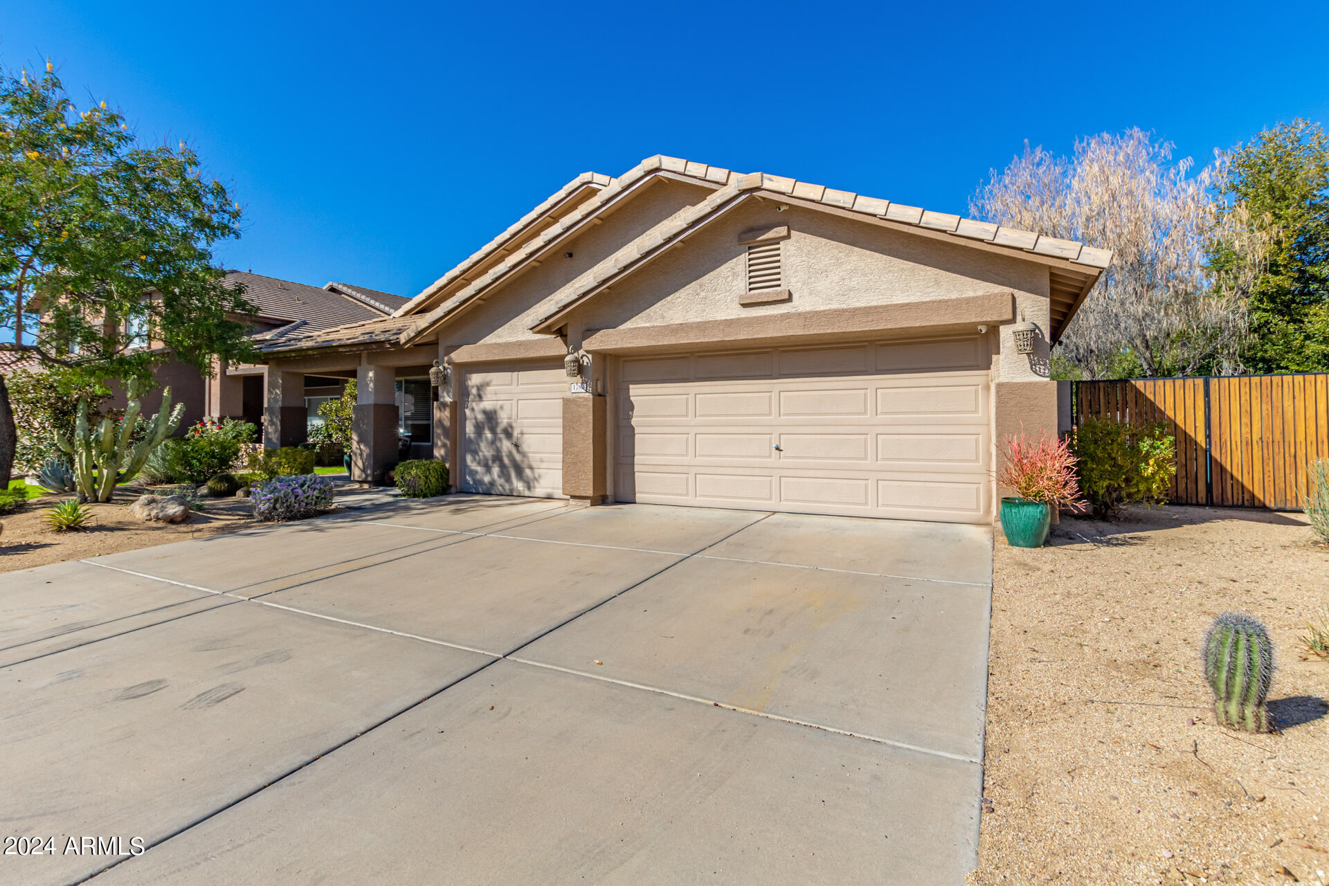 1780 E LINDA Lane