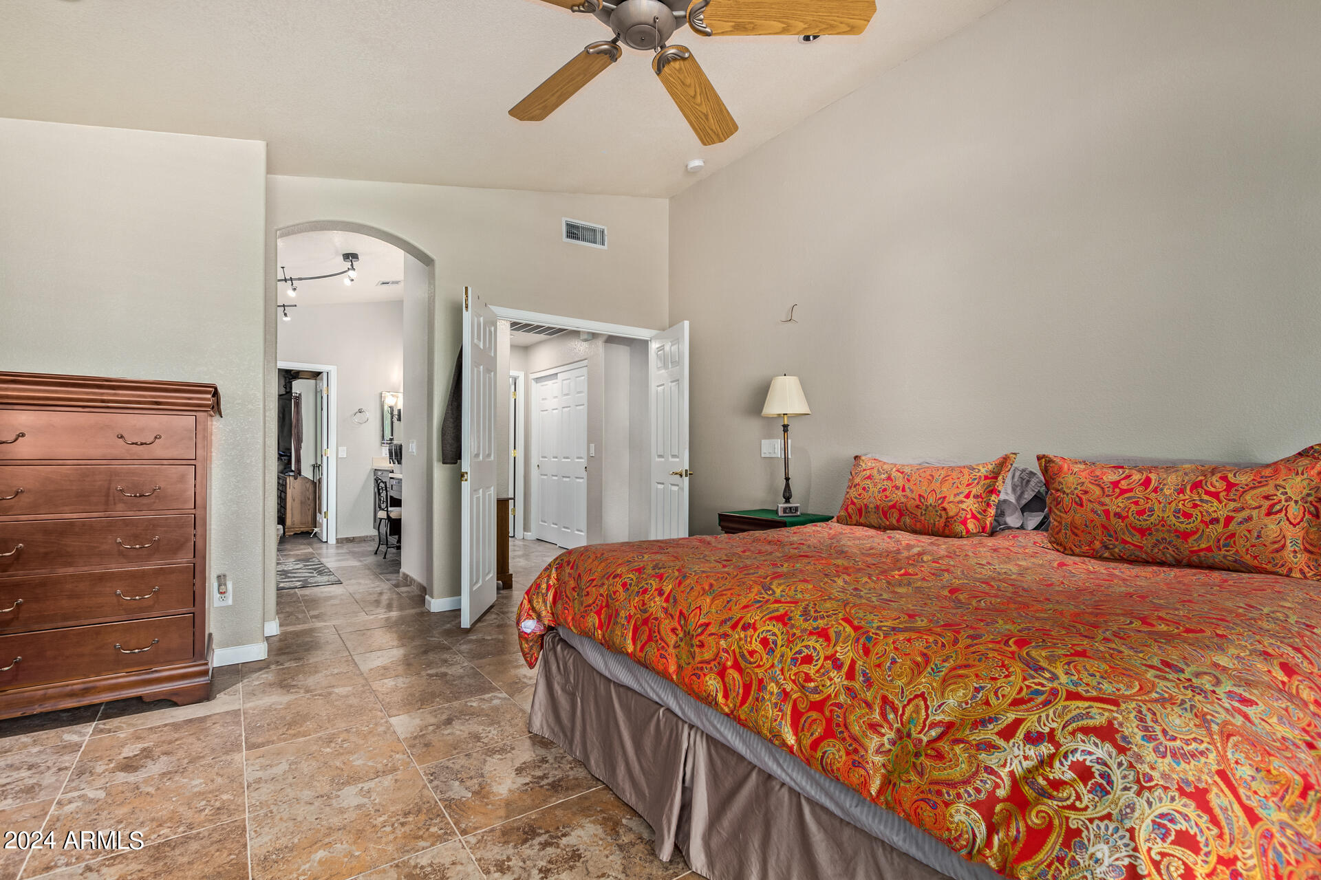 1780 E LINDA Lane