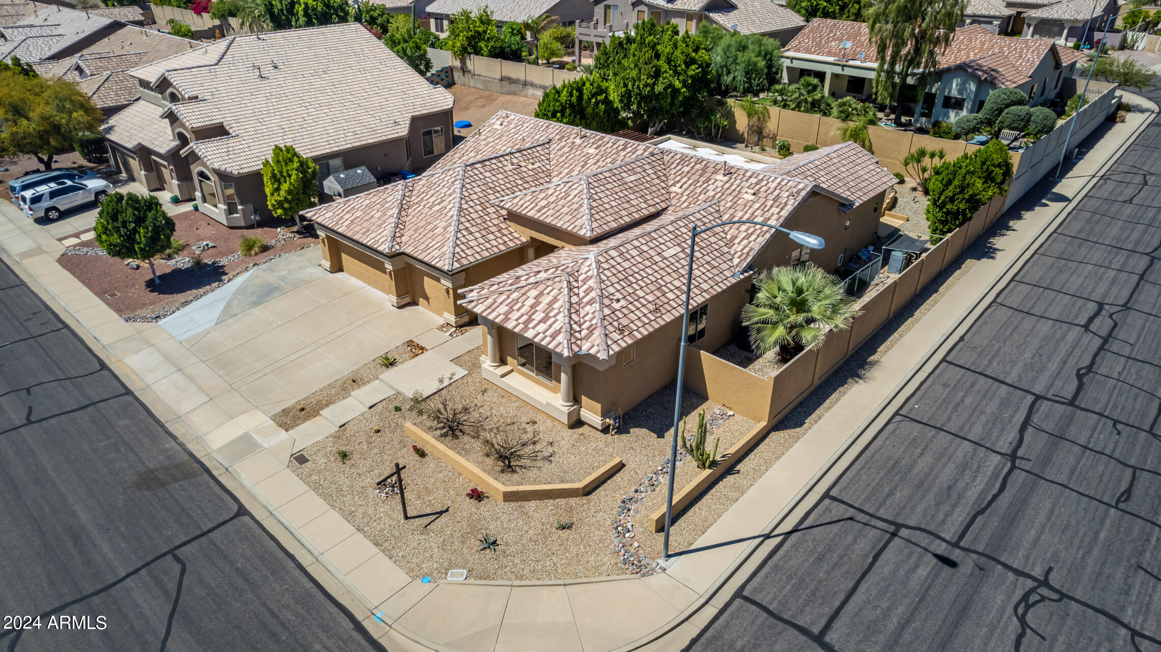 9412 E HILLVIEW Circle
