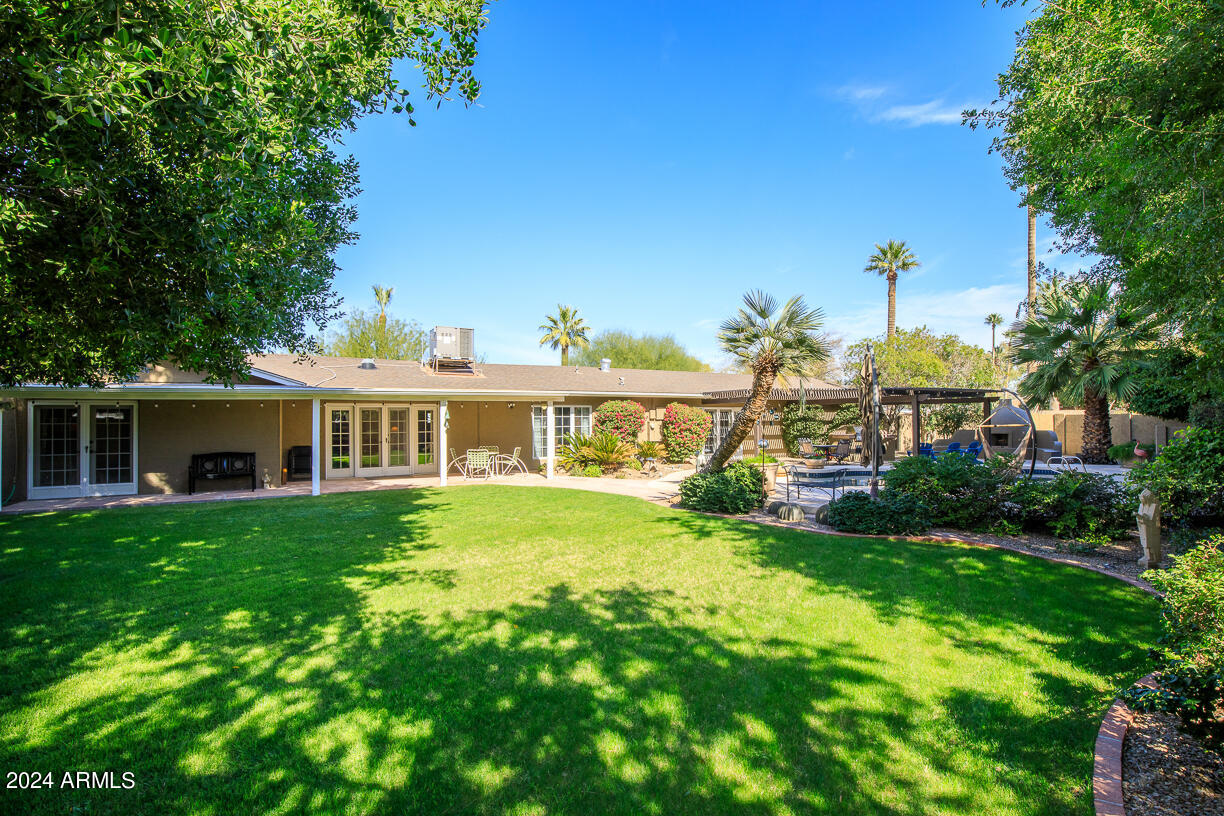 105 W HARMONT Drive