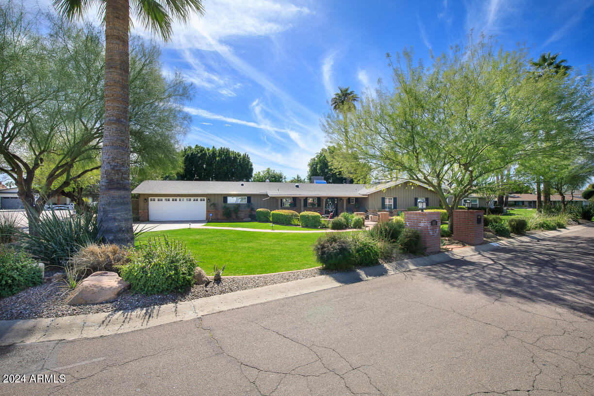 105 W HARMONT Drive