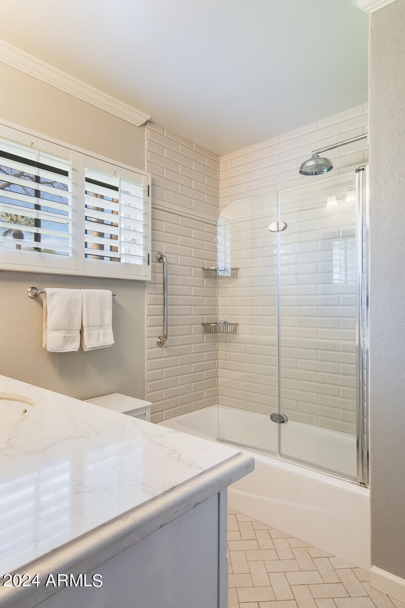 105 W HARMONT Drive